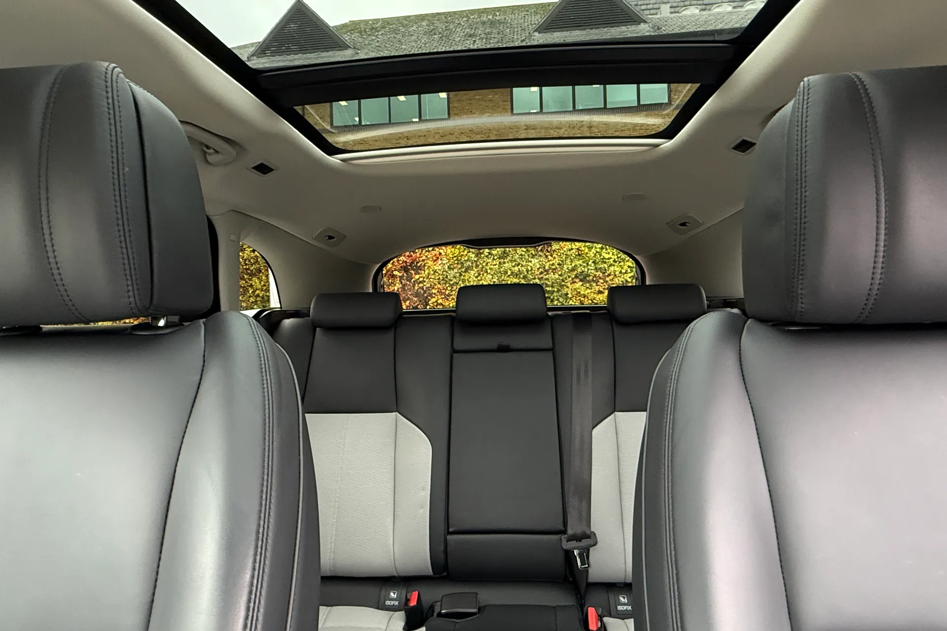 LAND ROVER RANGE ROVER VELAR thumbnail image number 35