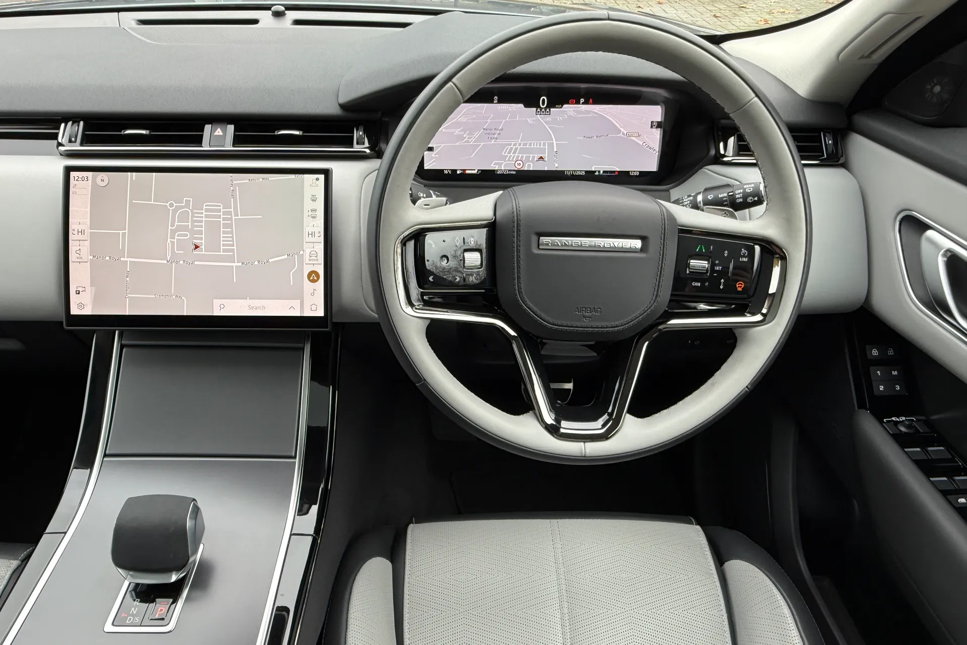 LAND ROVER RANGE ROVER VELAR thumbnail image number 25