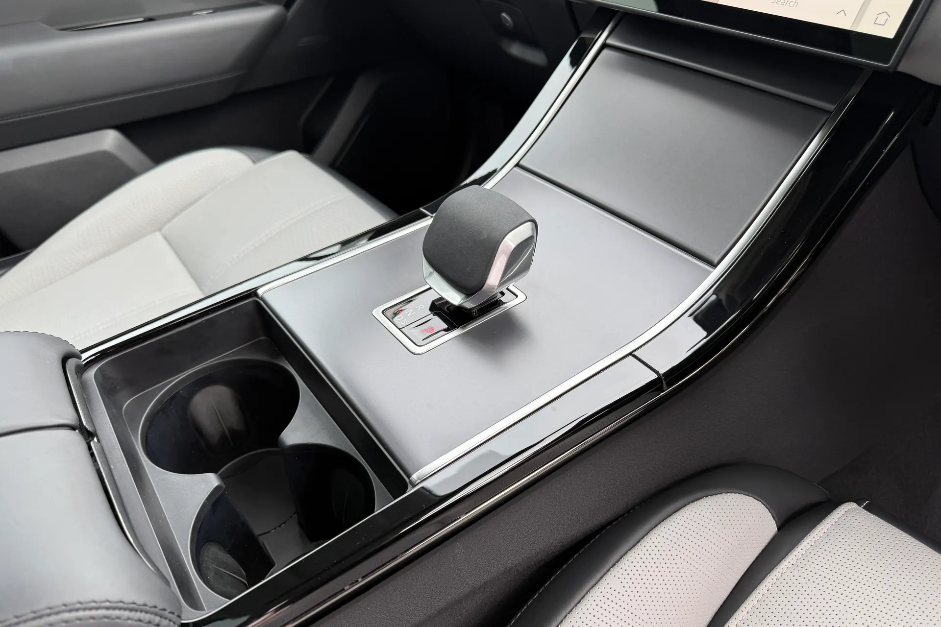 LAND ROVER RANGE ROVER VELAR thumbnail image number 23