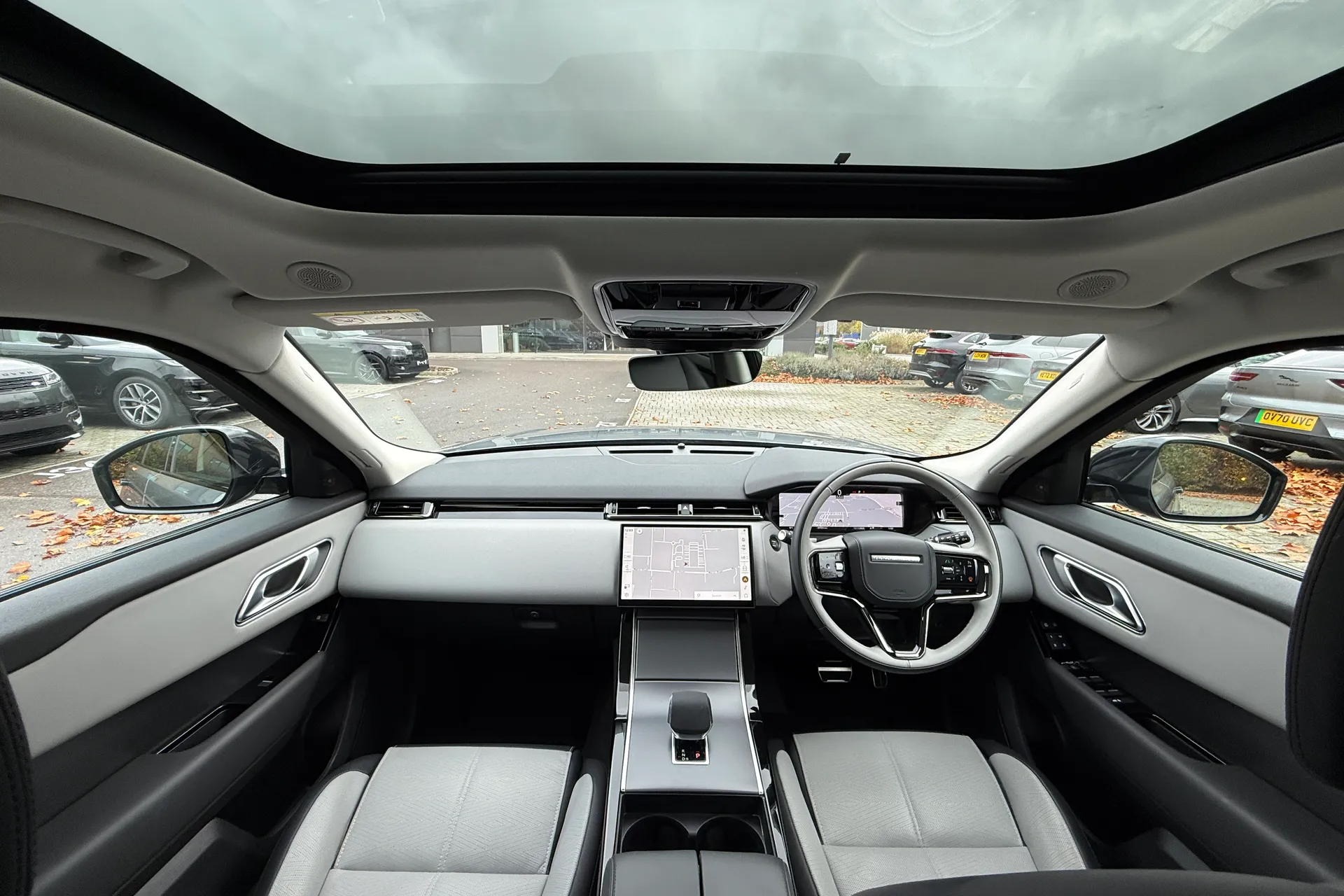 LAND ROVER RANGE ROVER VELAR thumbnail image number 3