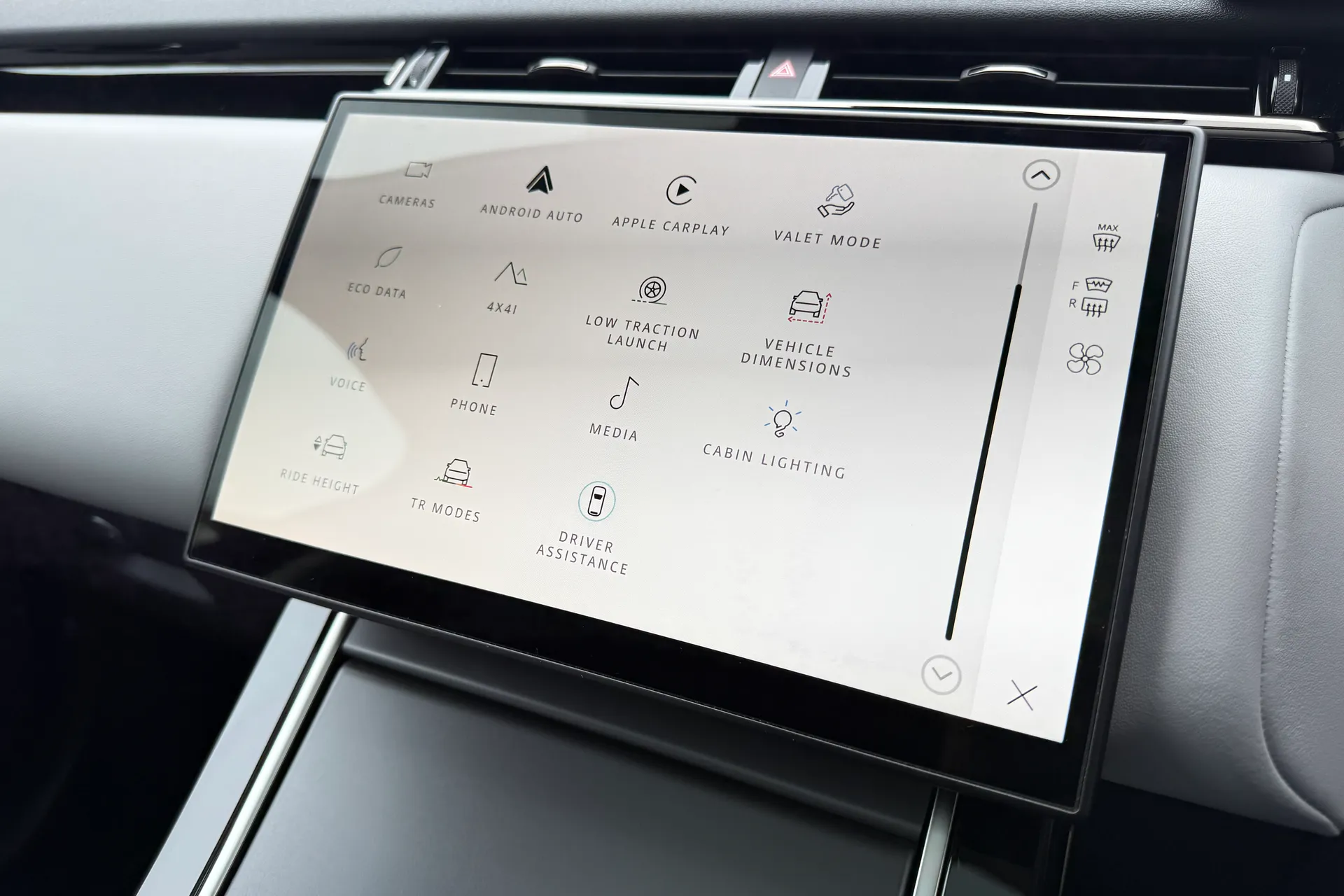 LAND ROVER RANGE ROVER VELAR thumbnail image number 56