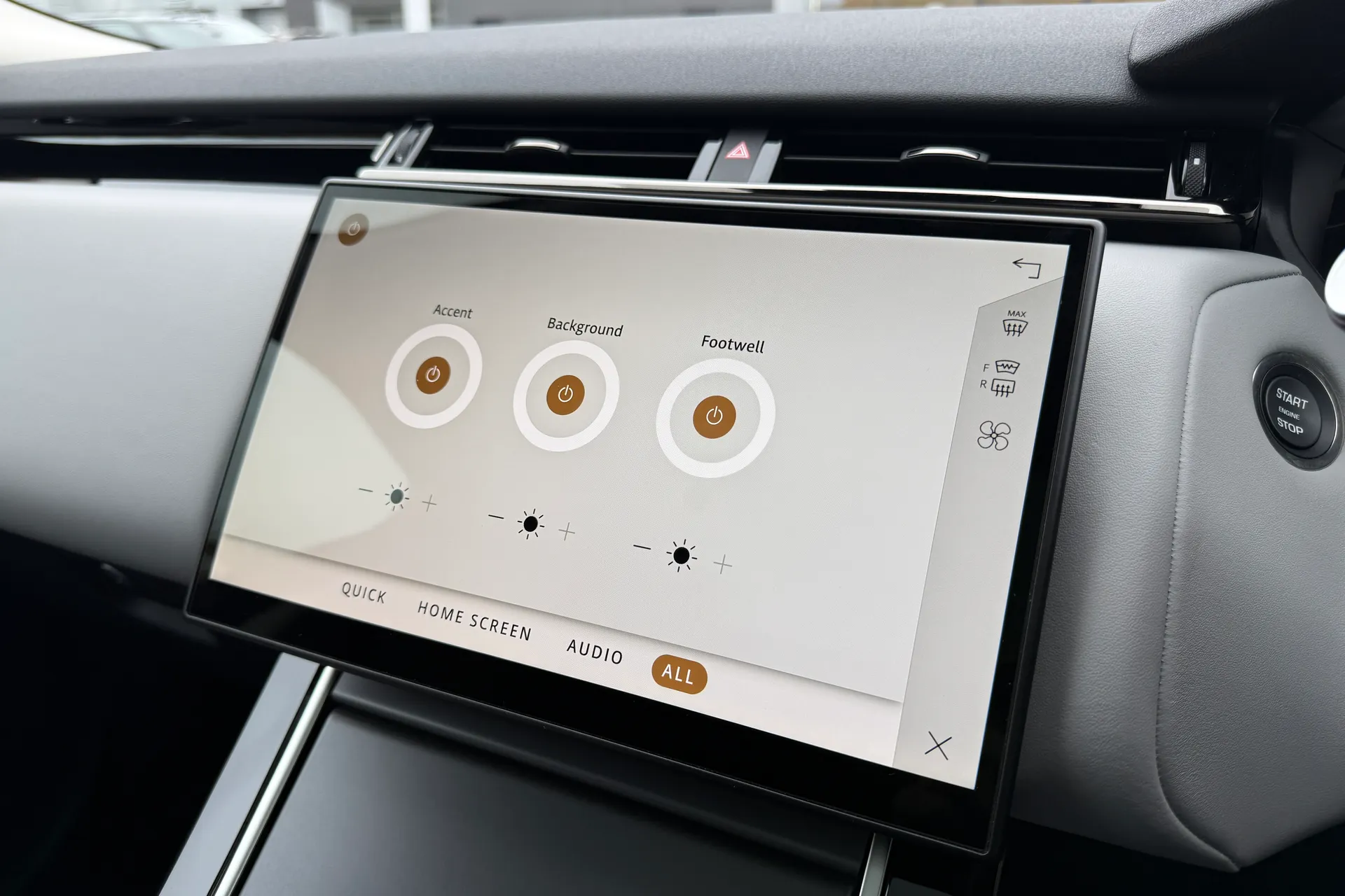 LAND ROVER RANGE ROVER VELAR thumbnail image number 57