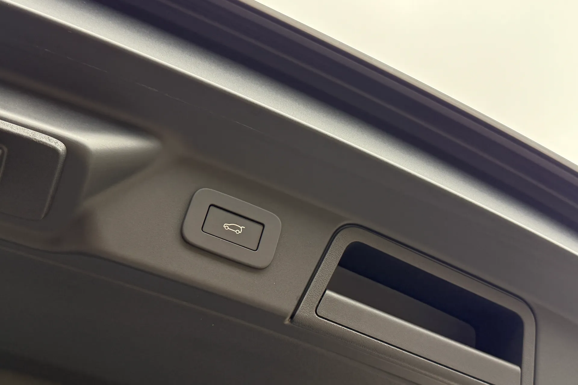 LAND ROVER RANGE ROVER VELAR thumbnail image number 27