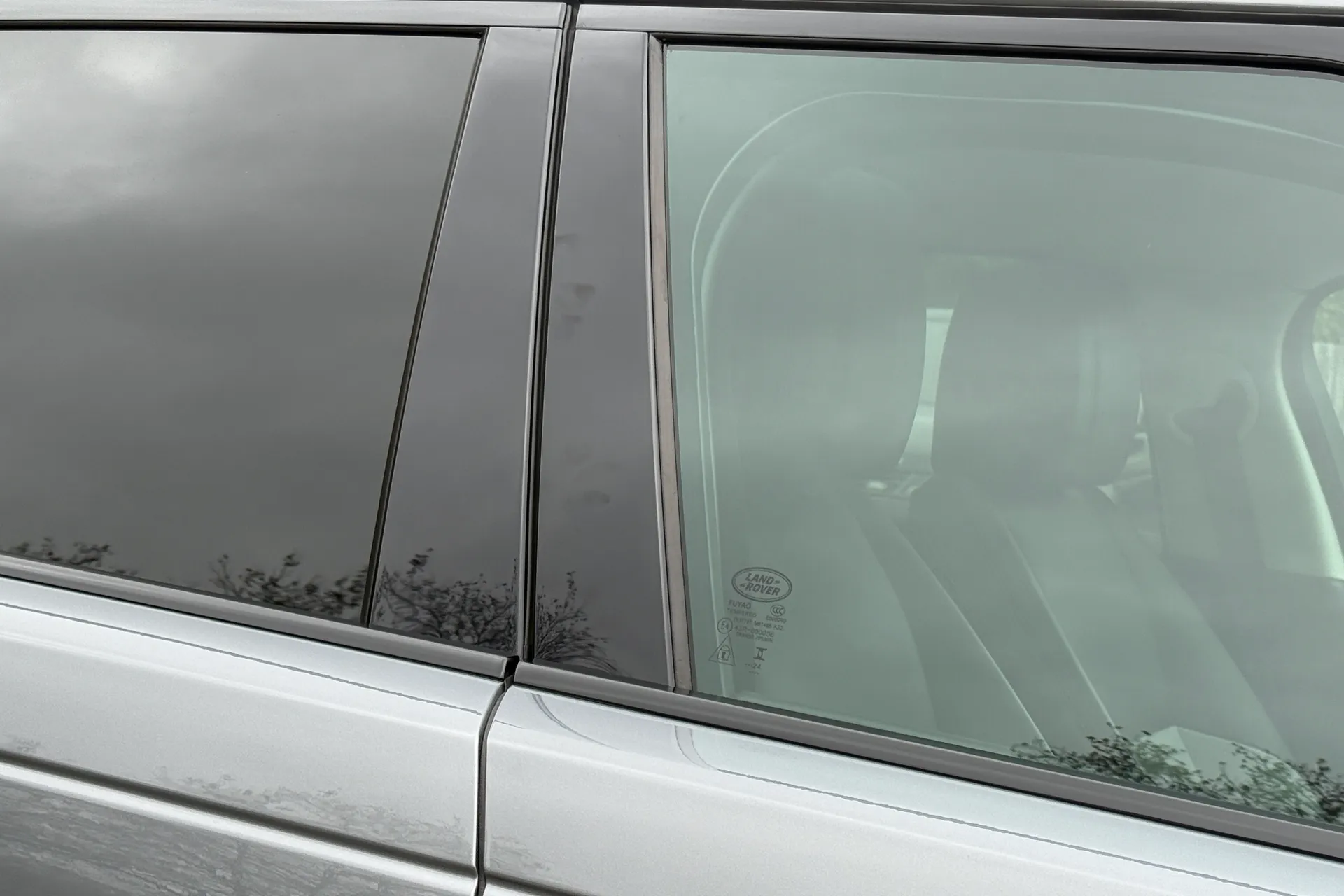 LAND ROVER RANGE ROVER VELAR thumbnail image number 21