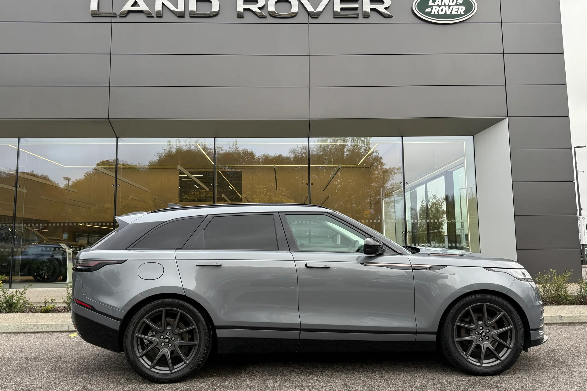 LAND ROVER RANGE ROVER VELAR thumbnail image number 2