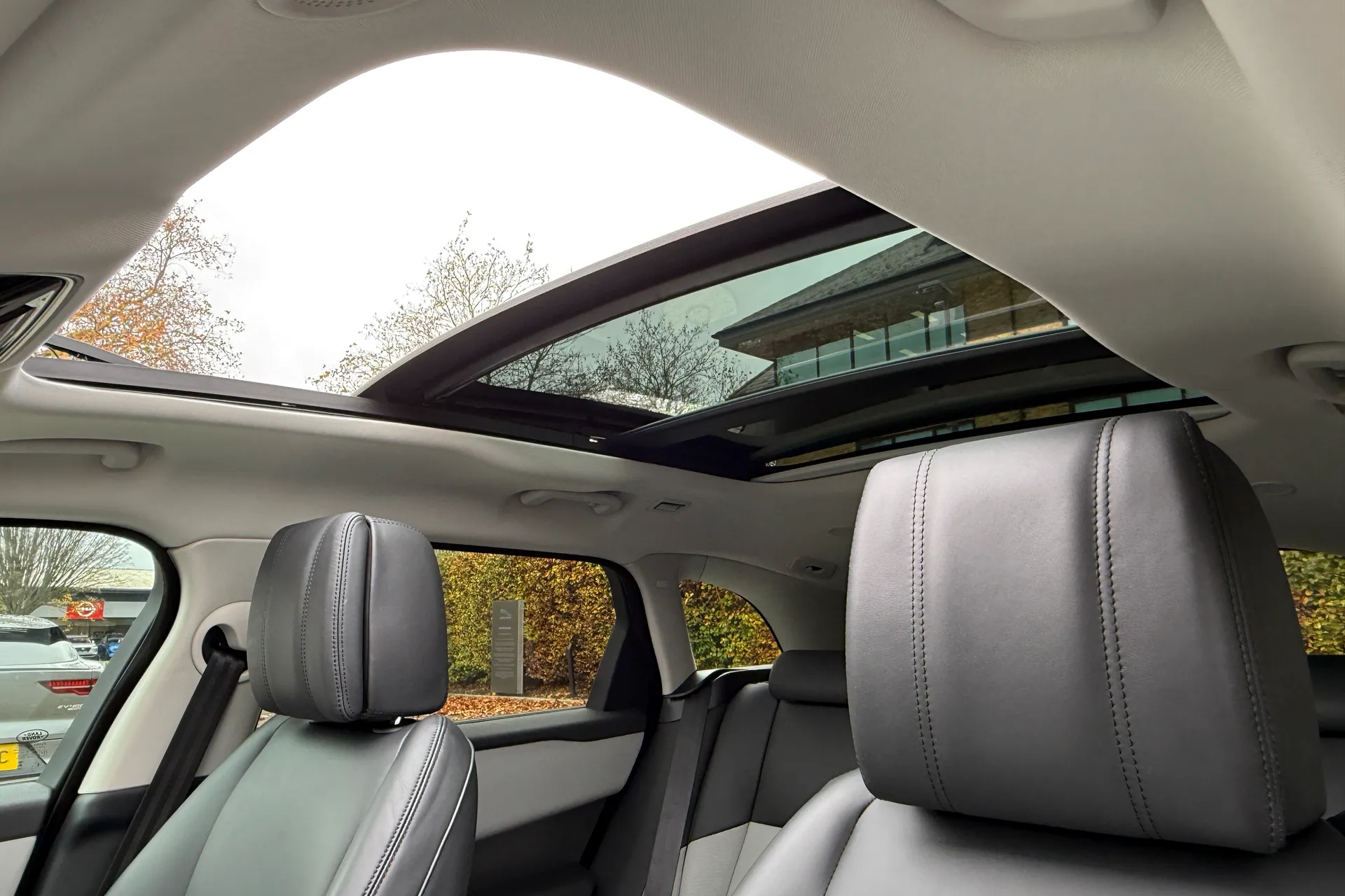 LAND ROVER RANGE ROVER VELAR thumbnail image number 5