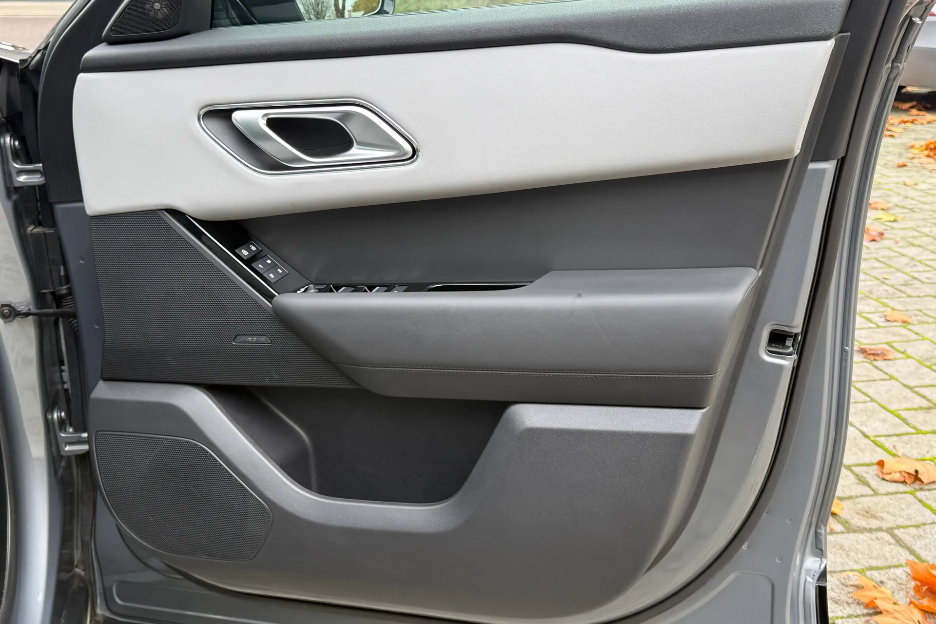 LAND ROVER RANGE ROVER VELAR thumbnail image number 45