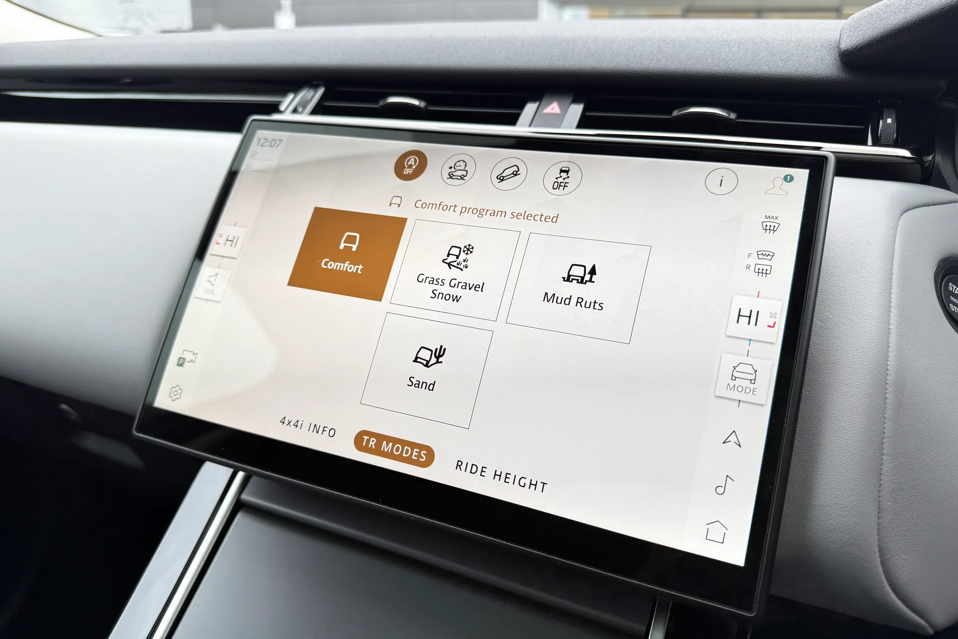 LAND ROVER RANGE ROVER VELAR thumbnail image number 58