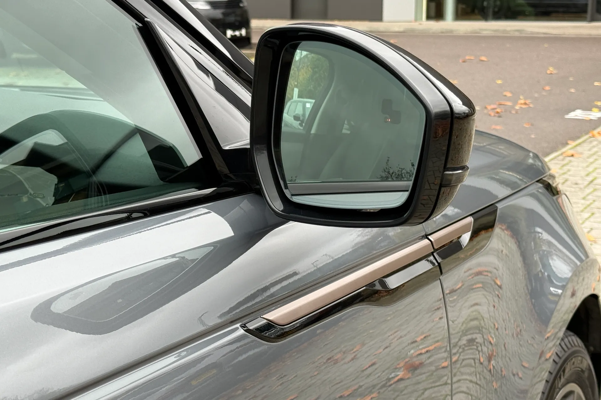 LAND ROVER RANGE ROVER VELAR thumbnail image number 12