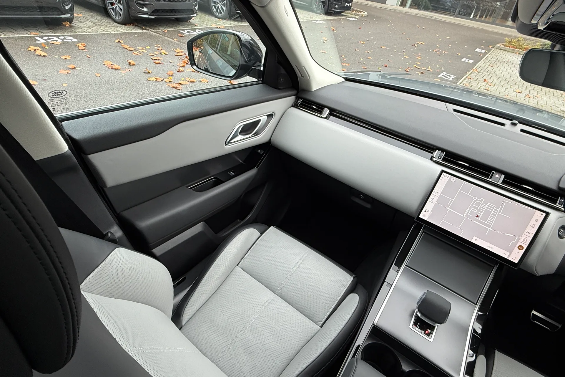 LAND ROVER RANGE ROVER VELAR thumbnail image number 22