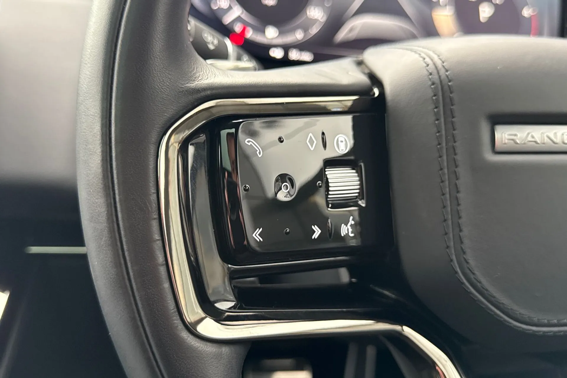 LAND ROVER RANGE ROVER SPORT thumbnail image number 32