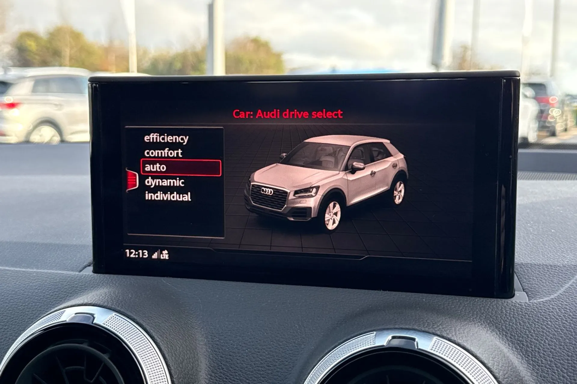 Audi Q2 thumbnail image number 25