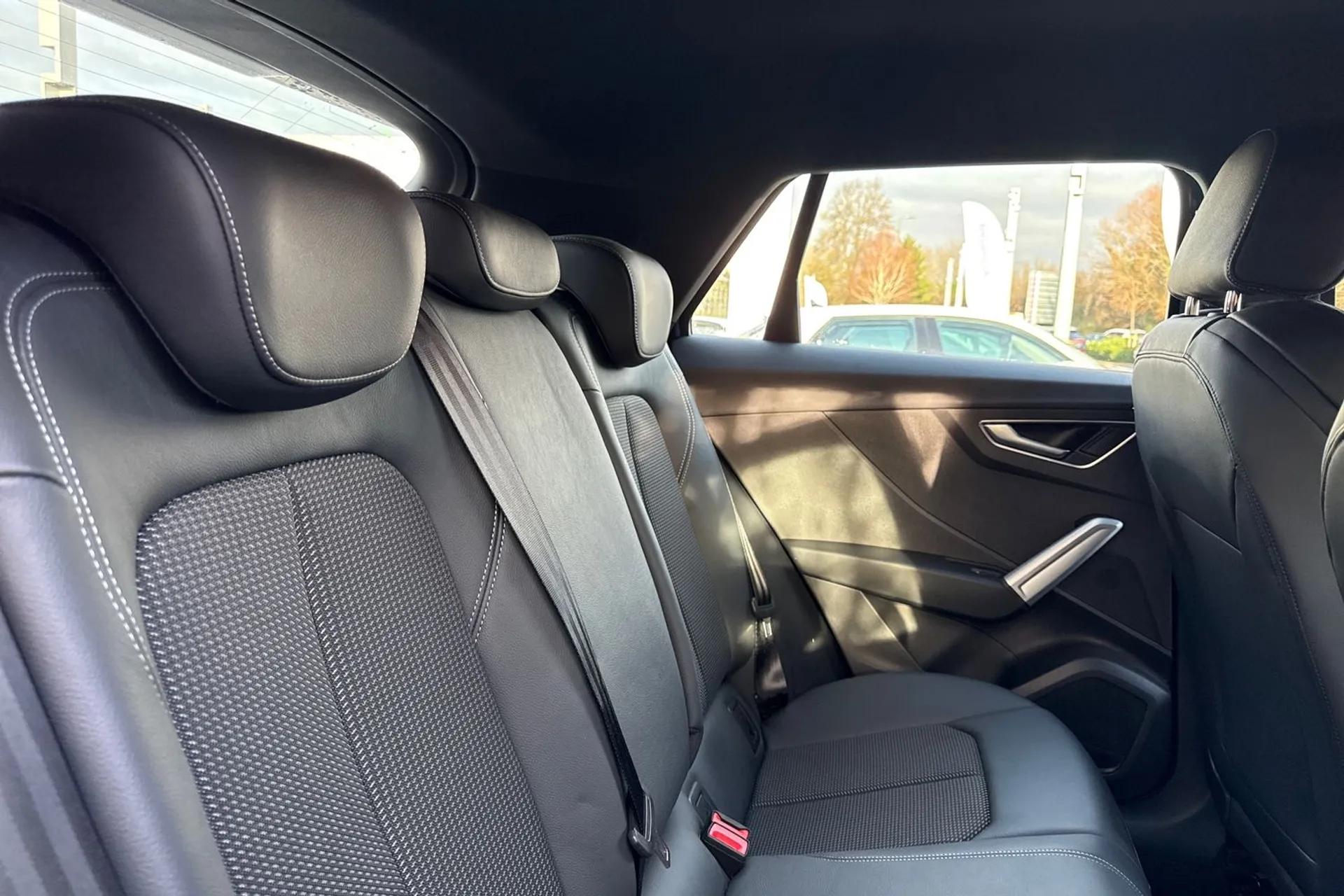 Audi Q2 thumbnail image number 22