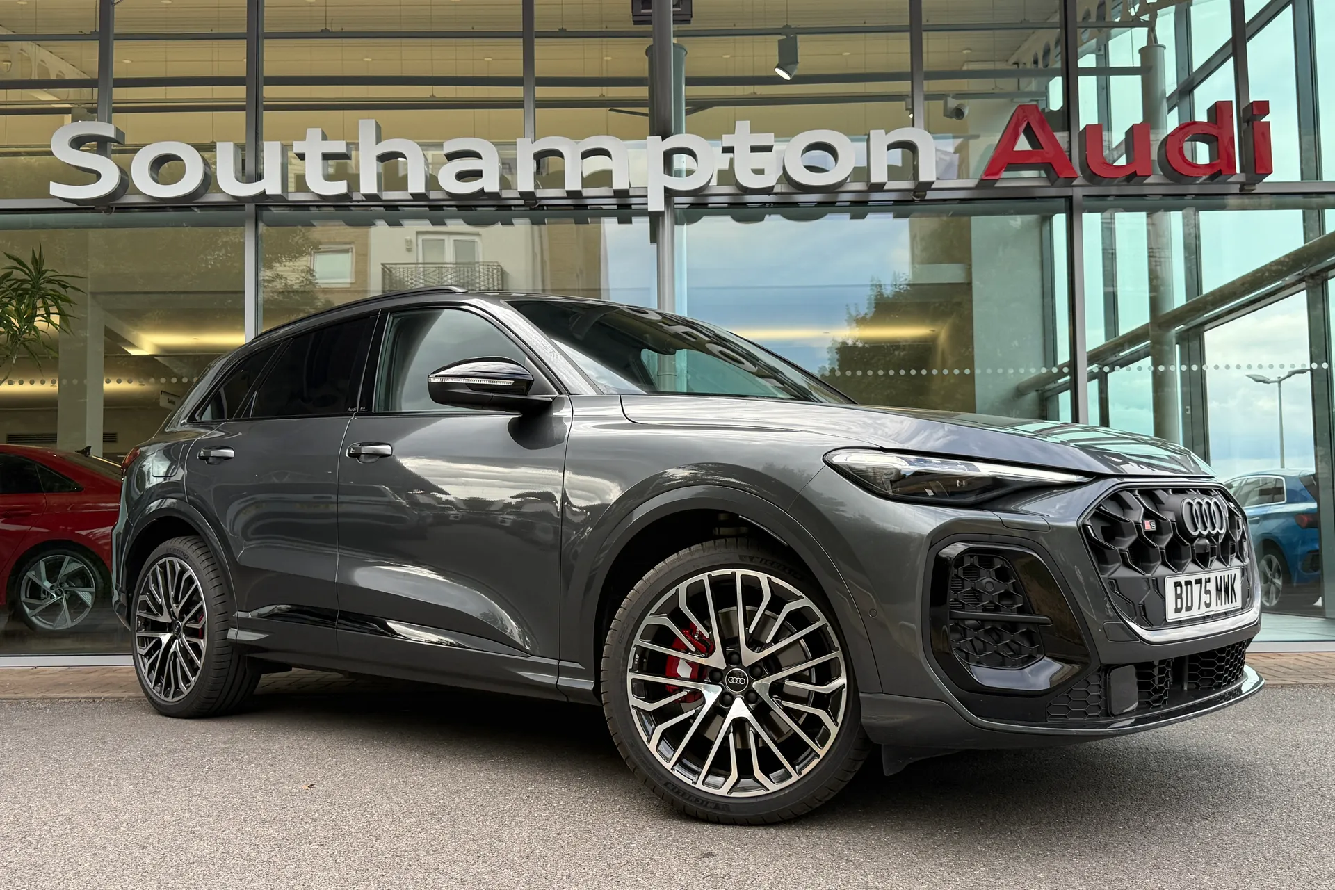 Audi Q5 focused image