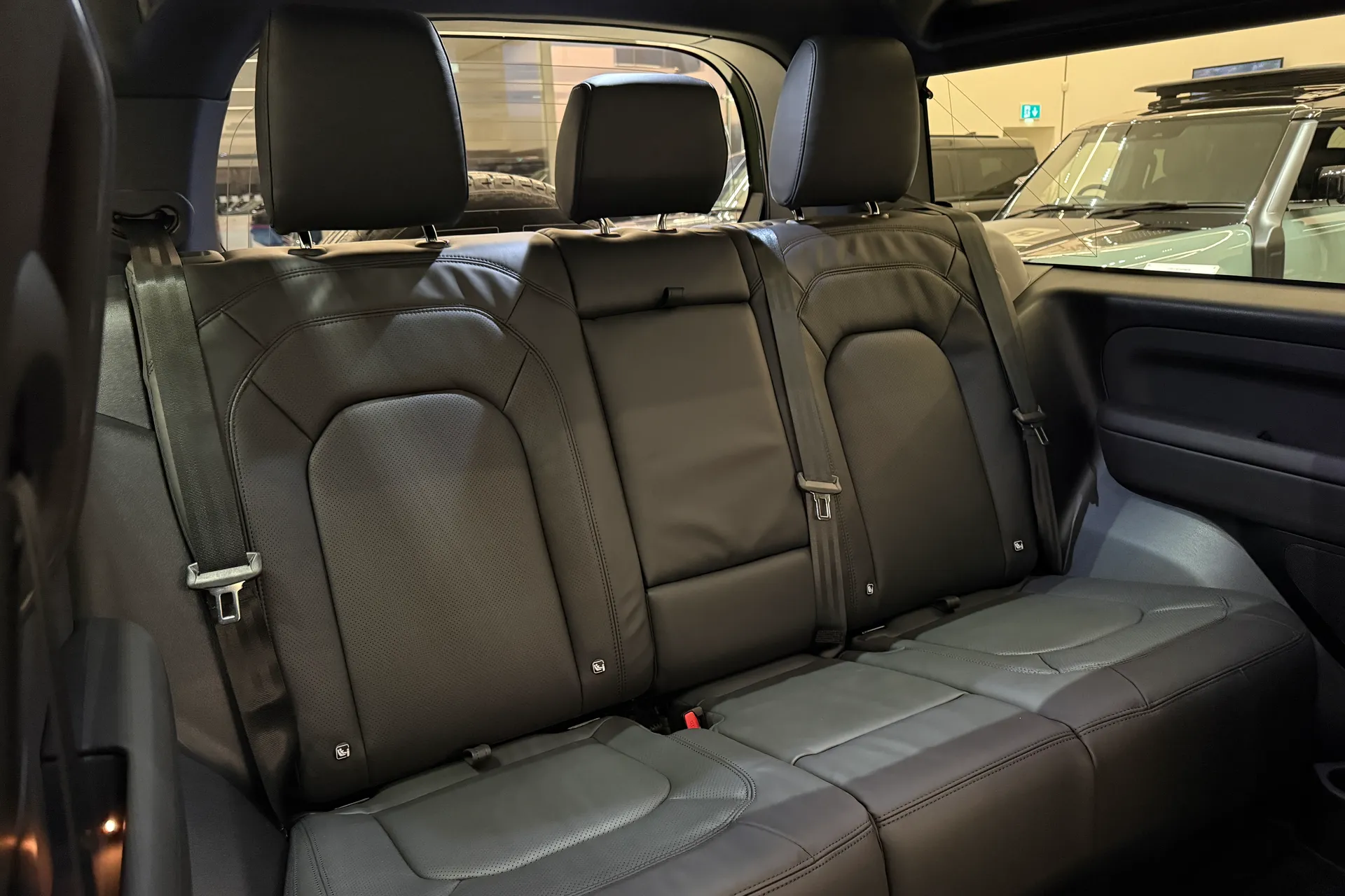 LAND ROVER Defender 90 thumbnail image number 30