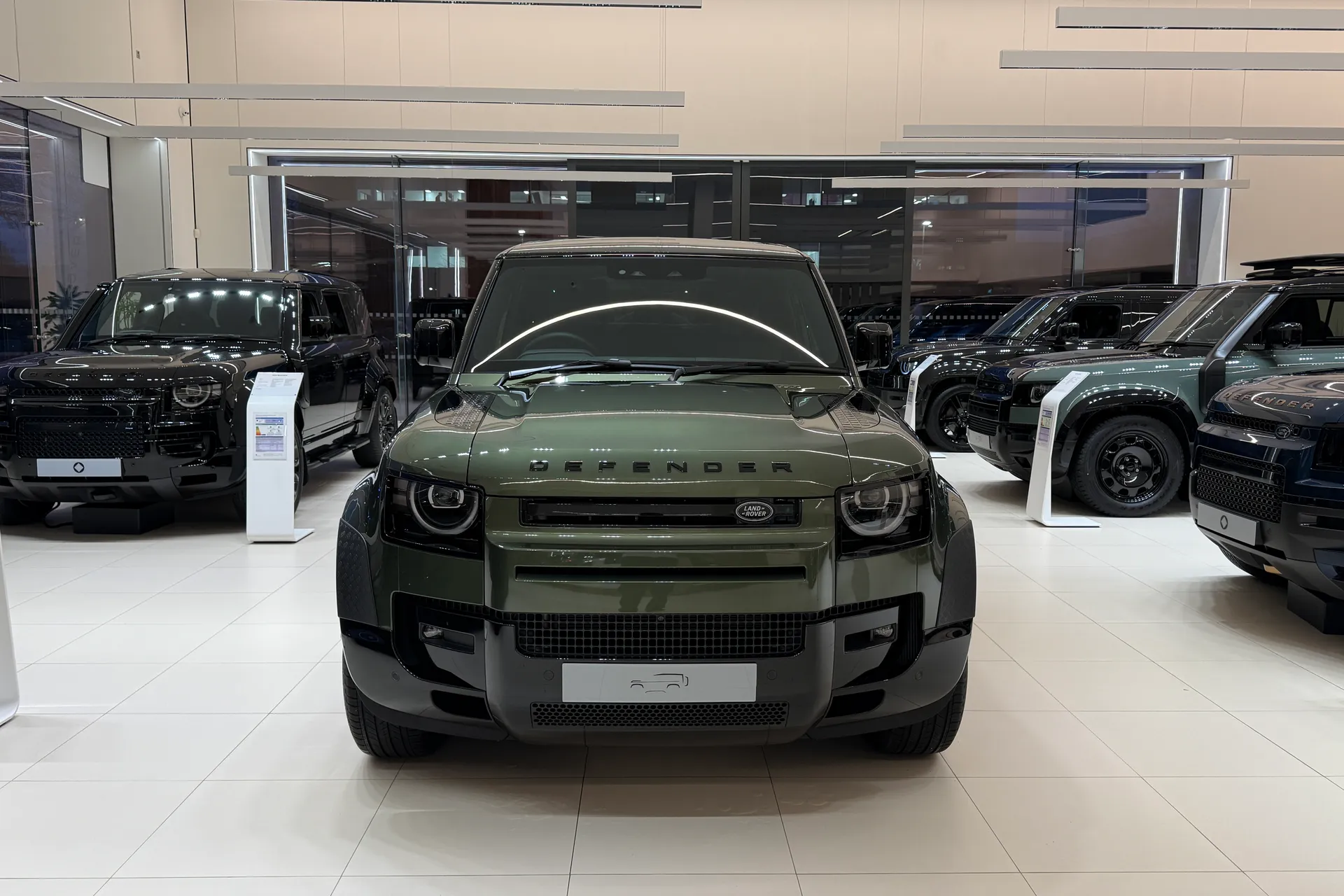 LAND ROVER Defender 90 thumbnail image number 16