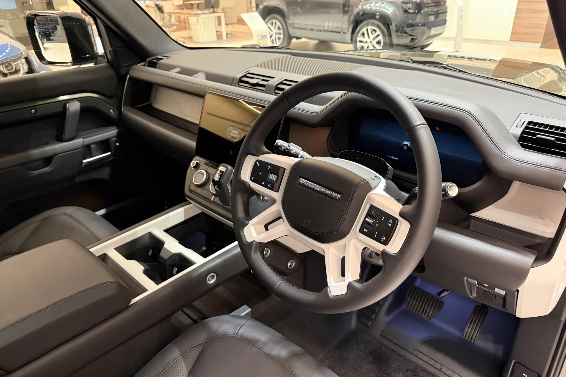 LAND ROVER Defender 90 thumbnail image number 33