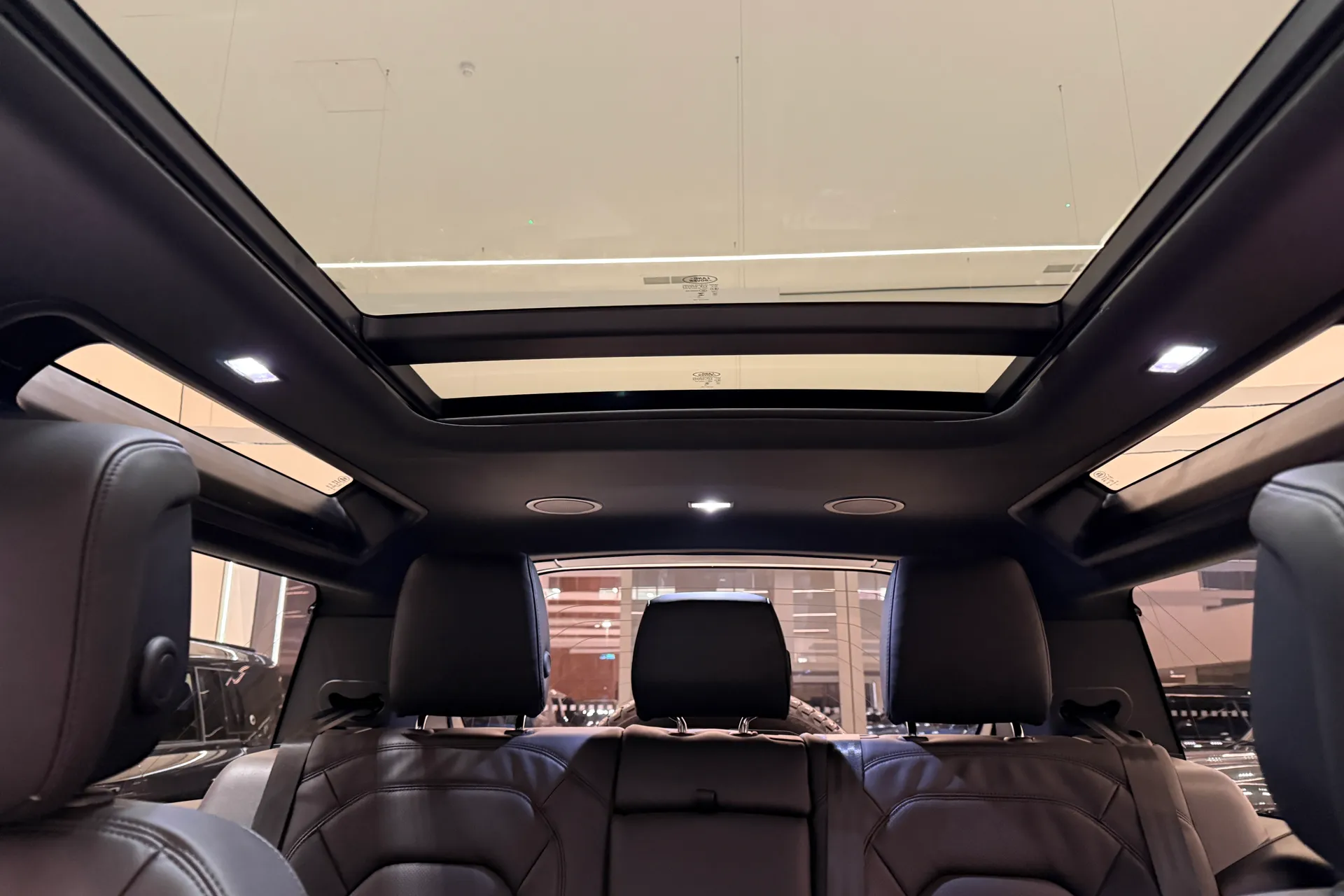 LAND ROVER Defender 90 thumbnail image number 25