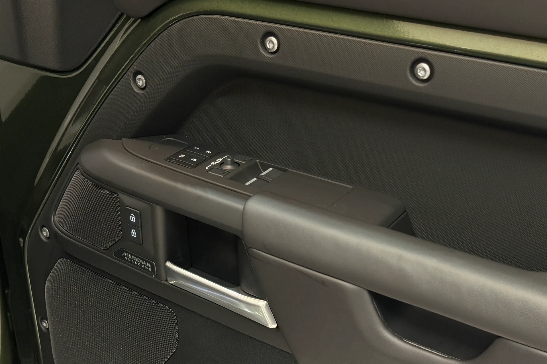 LAND ROVER Defender 90 thumbnail image number 24