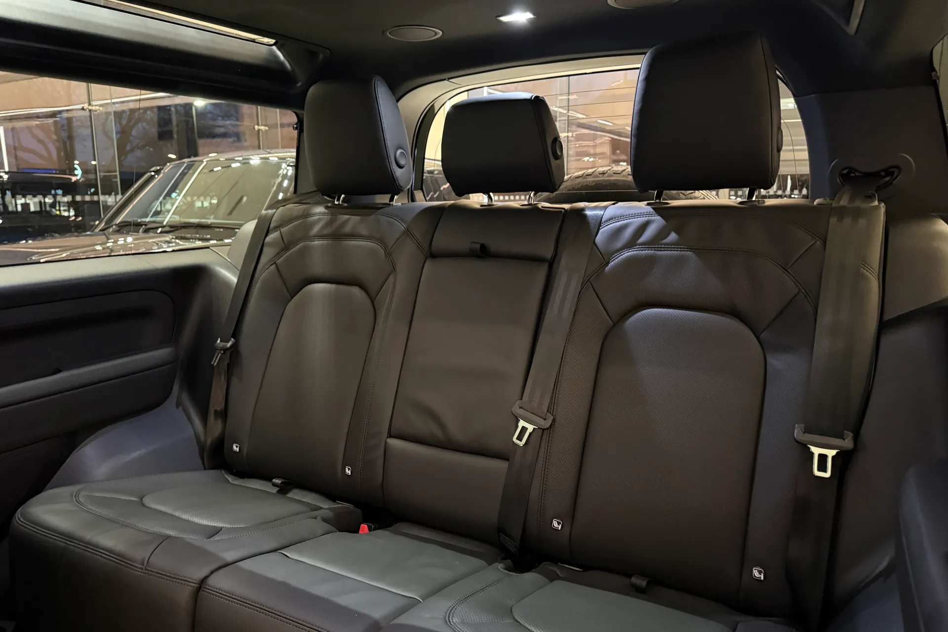 LAND ROVER Defender 90 thumbnail image number 31