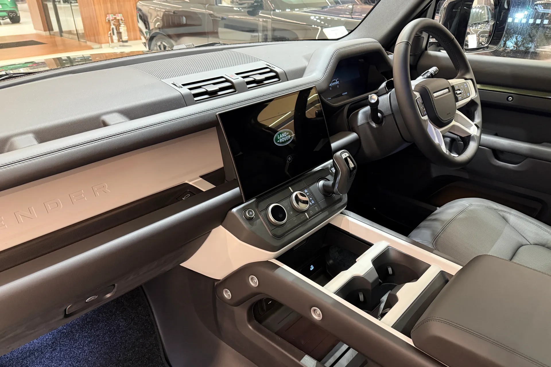 LAND ROVER Defender 90 thumbnail image number 35