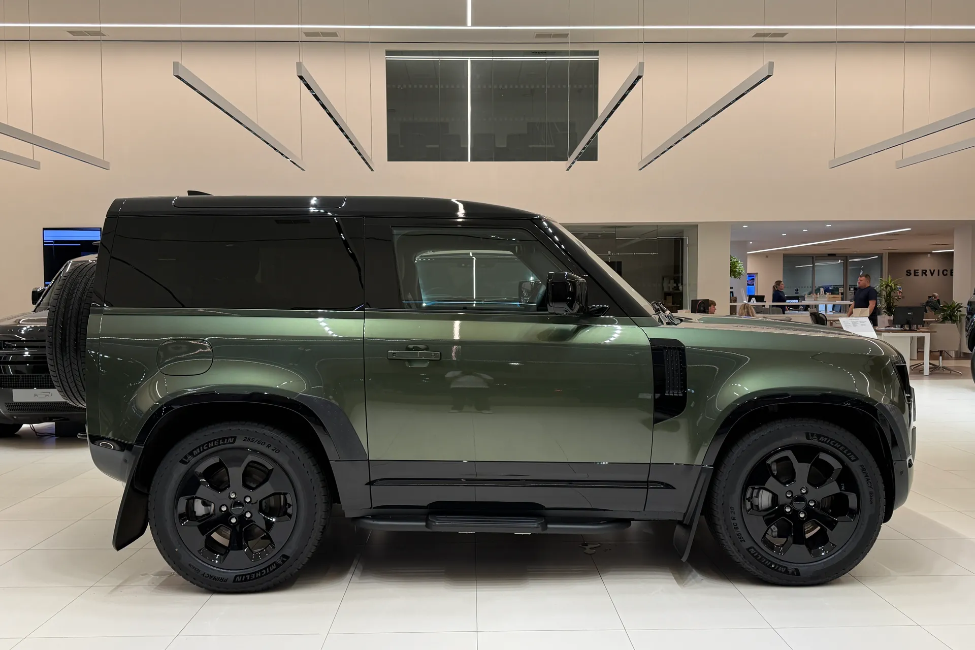 LAND ROVER Defender 90 thumbnail image number 2