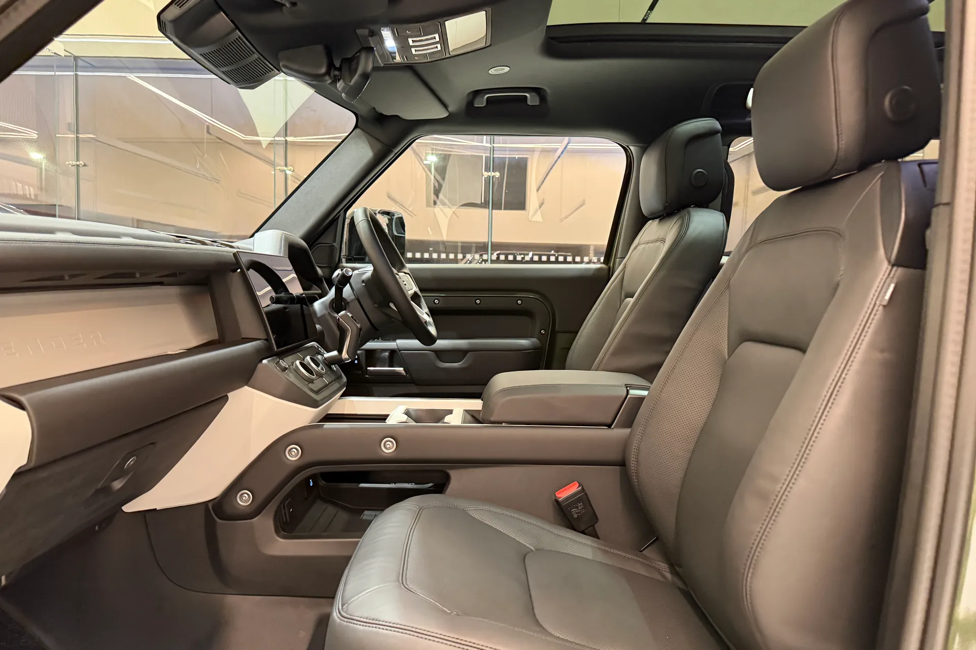 LAND ROVER Defender 90 thumbnail image number 36