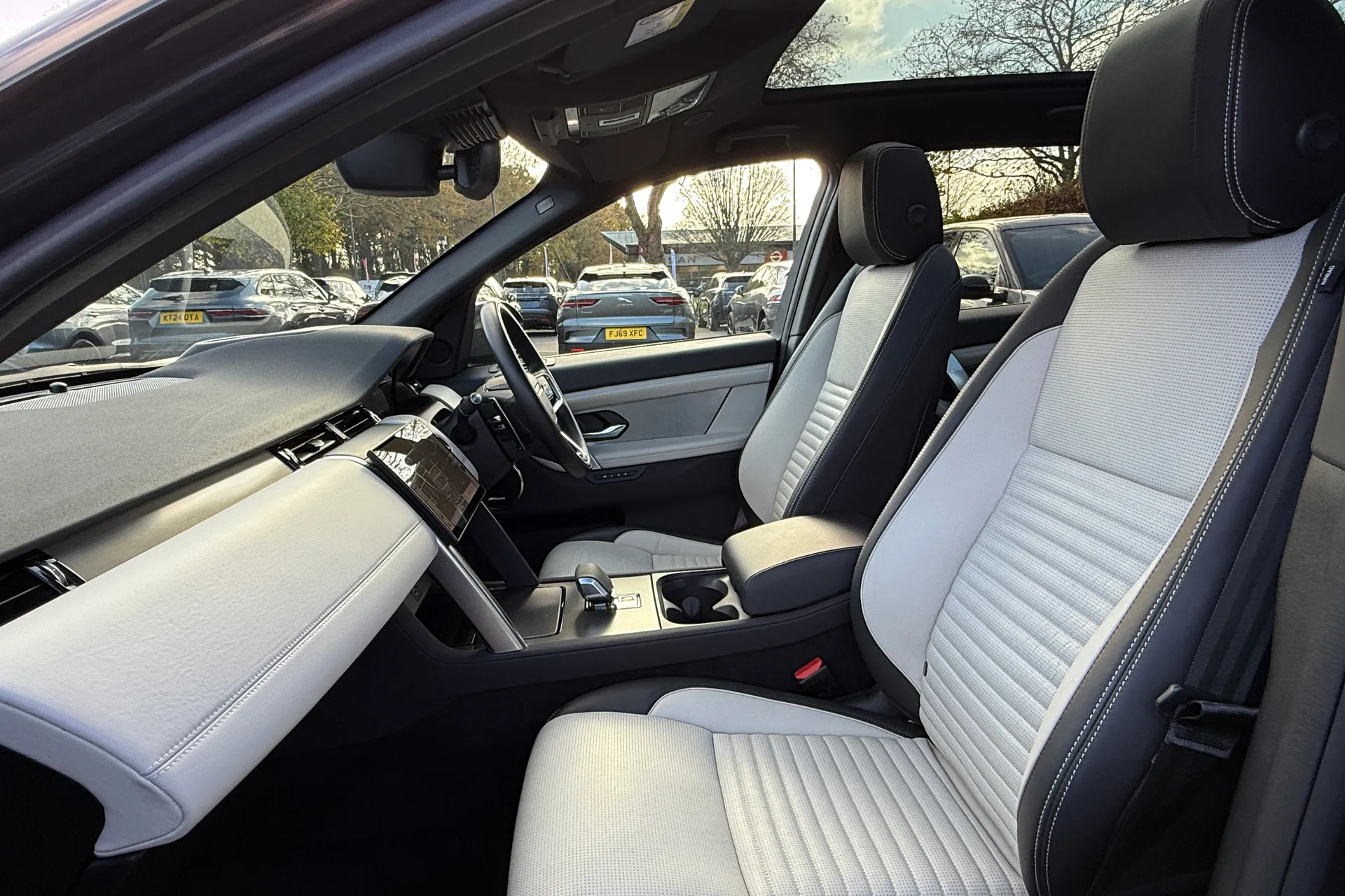 LAND ROVER DISCOVERY SPORT thumbnail image number 44