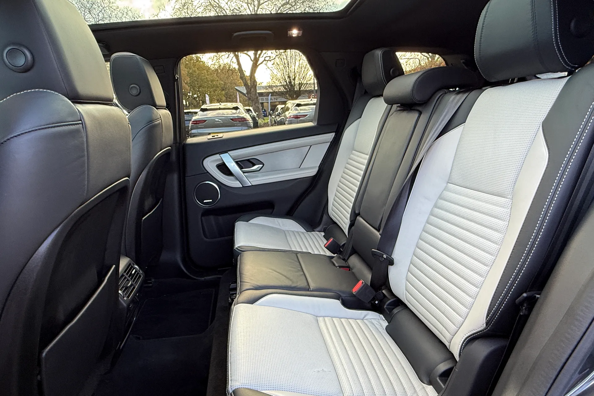 LAND ROVER DISCOVERY SPORT thumbnail image number 45