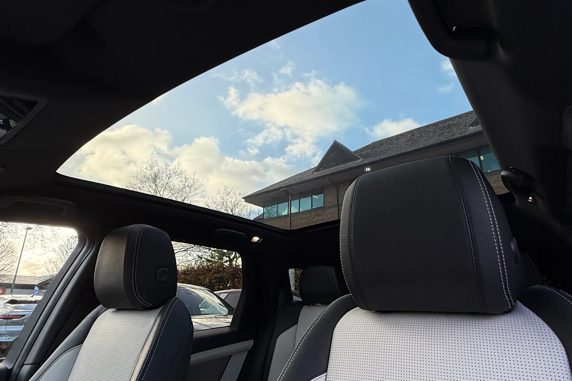 LAND ROVER DISCOVERY SPORT thumbnail image number 4