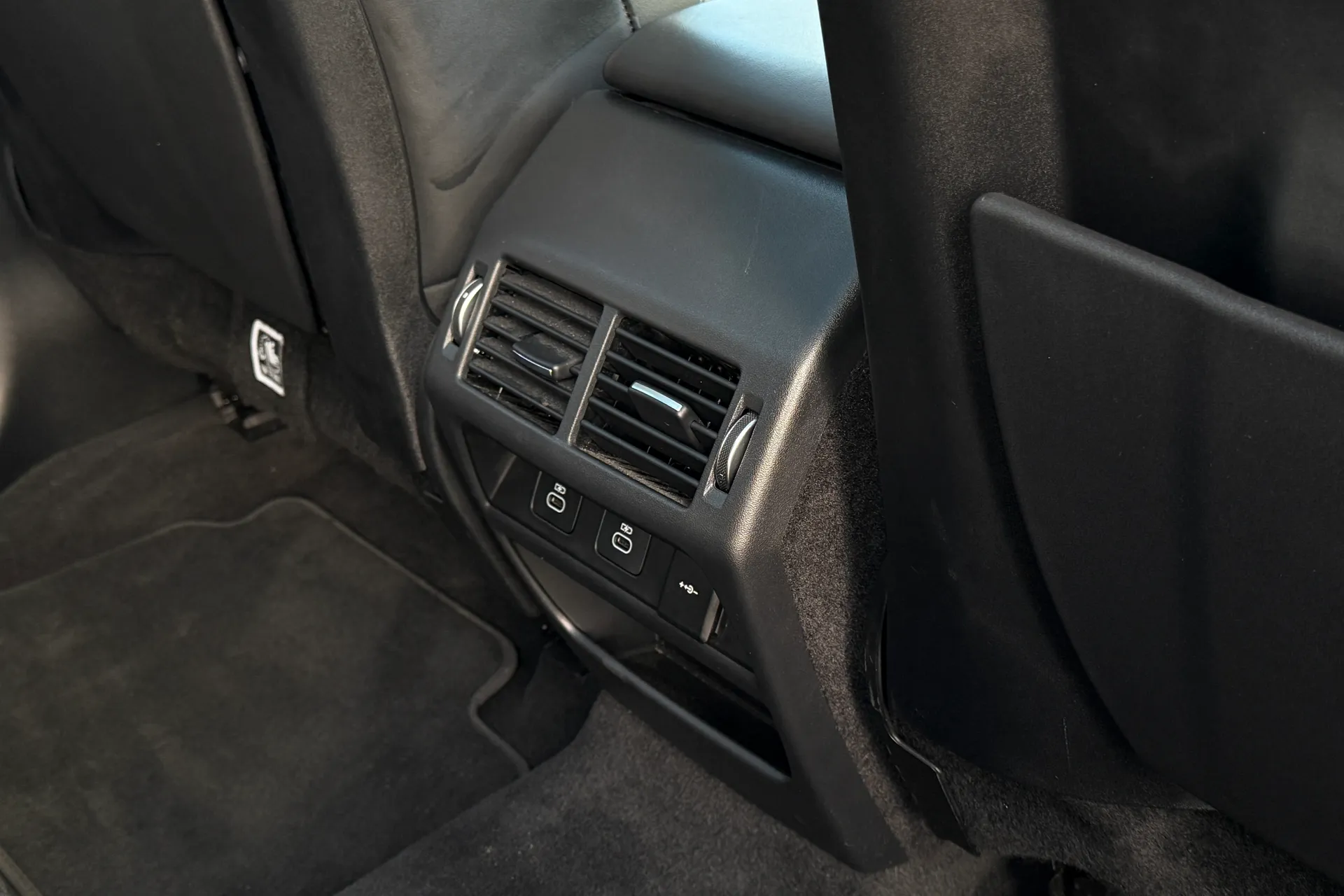 LAND ROVER DISCOVERY SPORT thumbnail image number 37