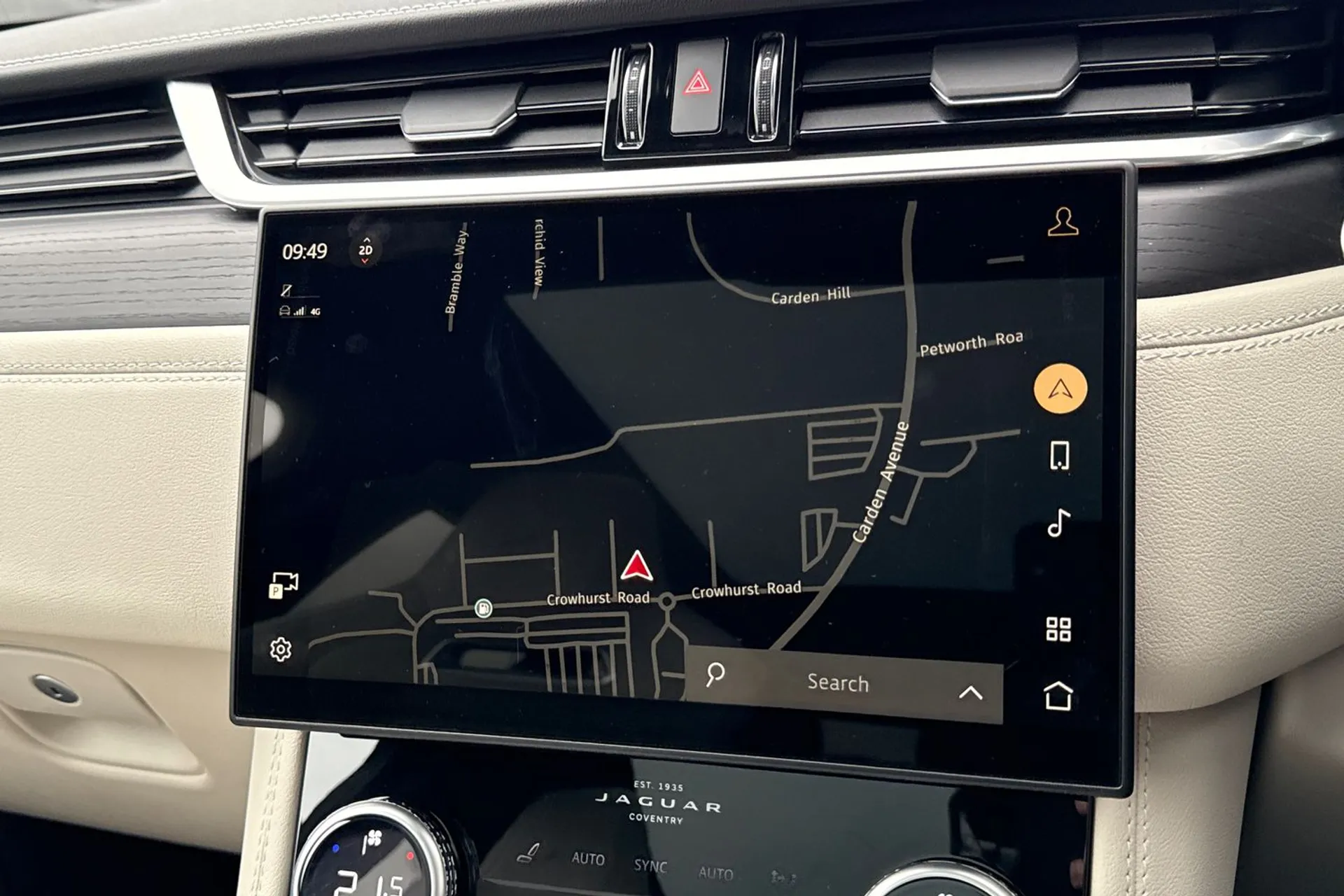 Jaguar F-PACE thumbnail image number 5