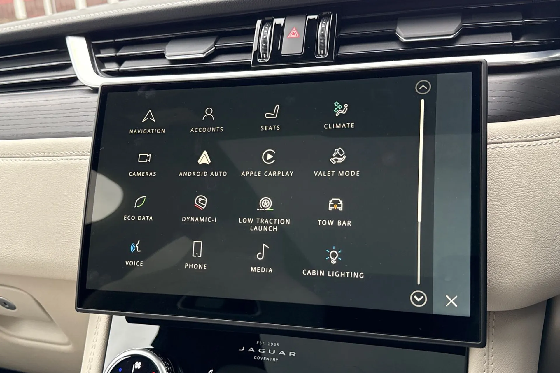 Jaguar F-PACE thumbnail image number 62