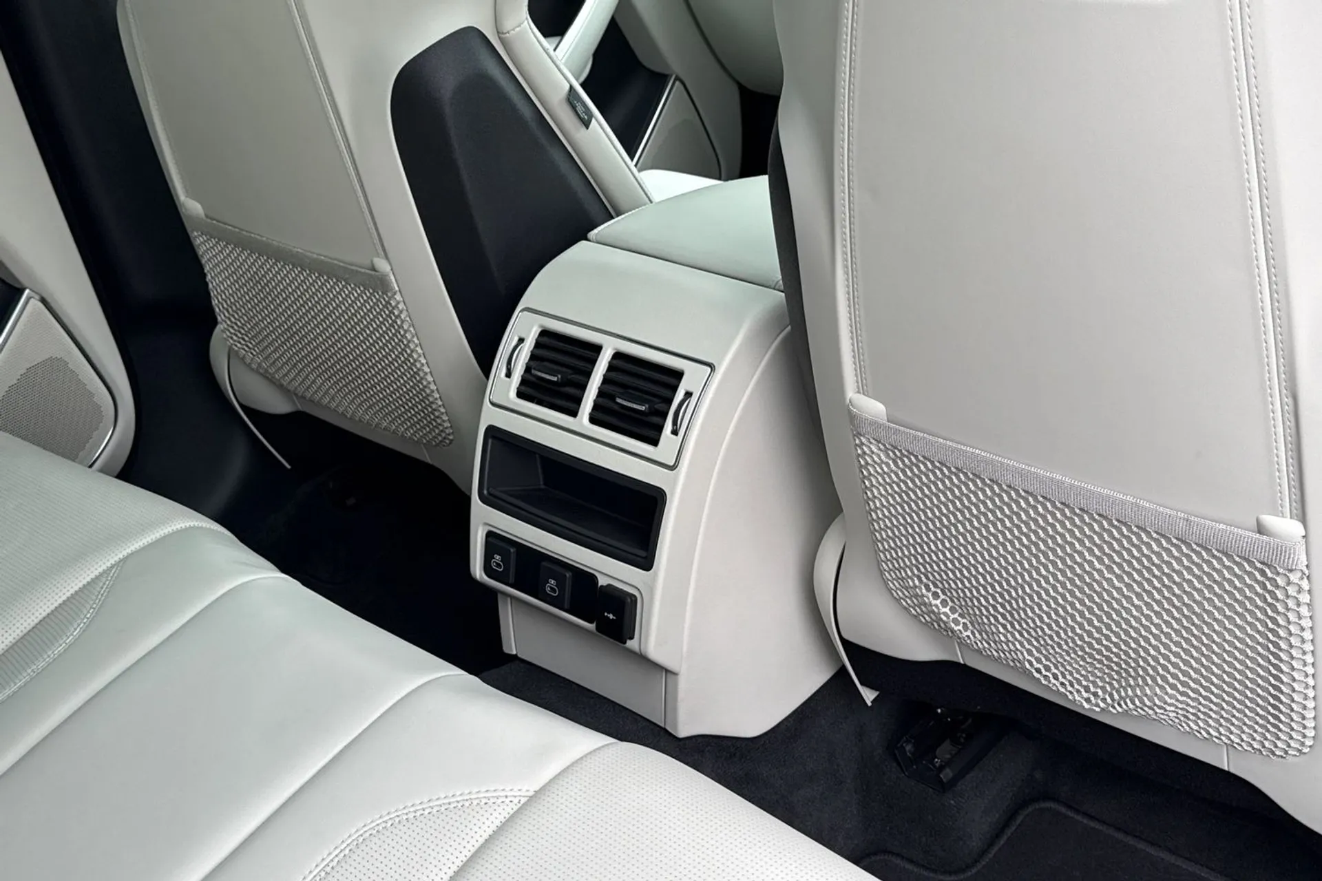 Jaguar F-PACE thumbnail image number 47