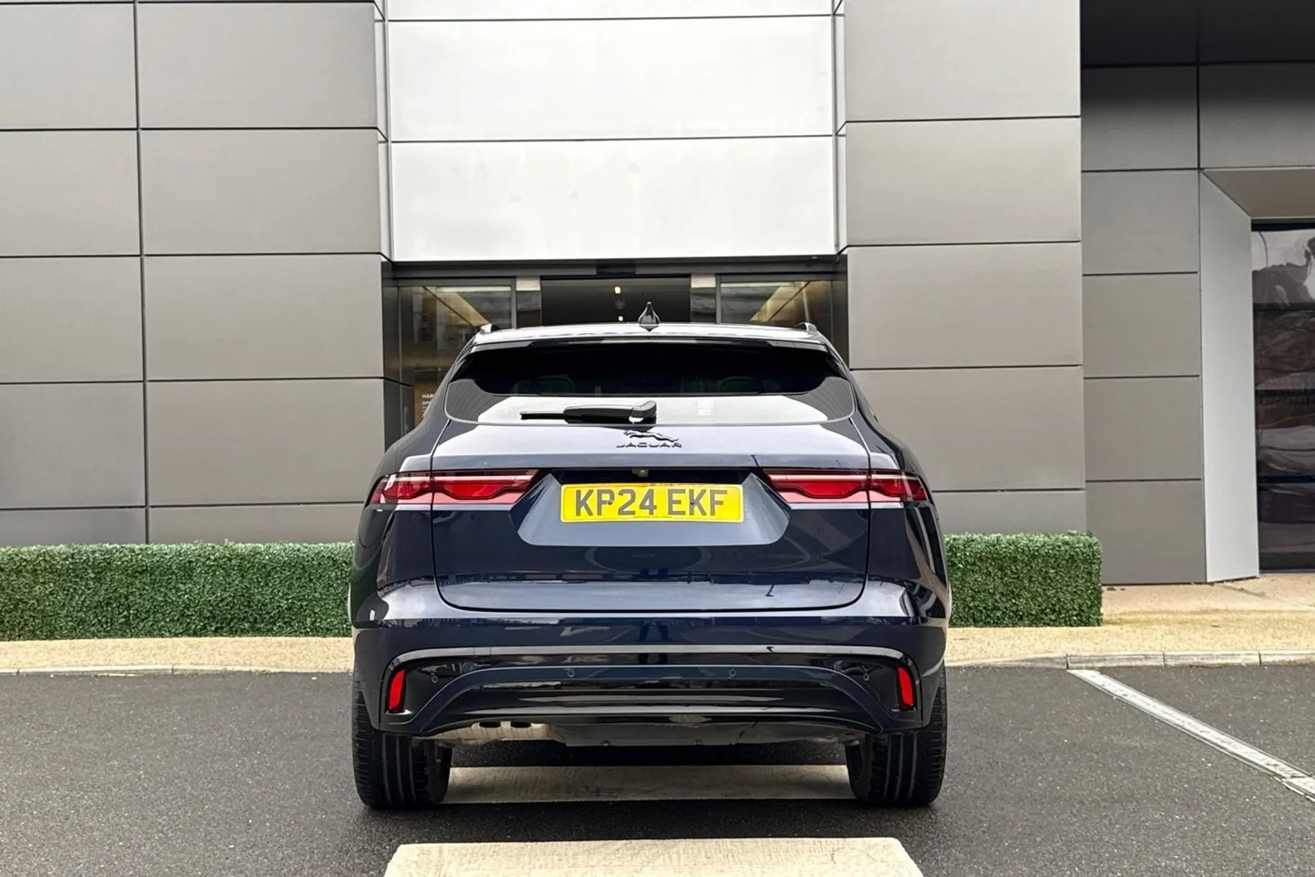 Jaguar F-PACE thumbnail image number 14