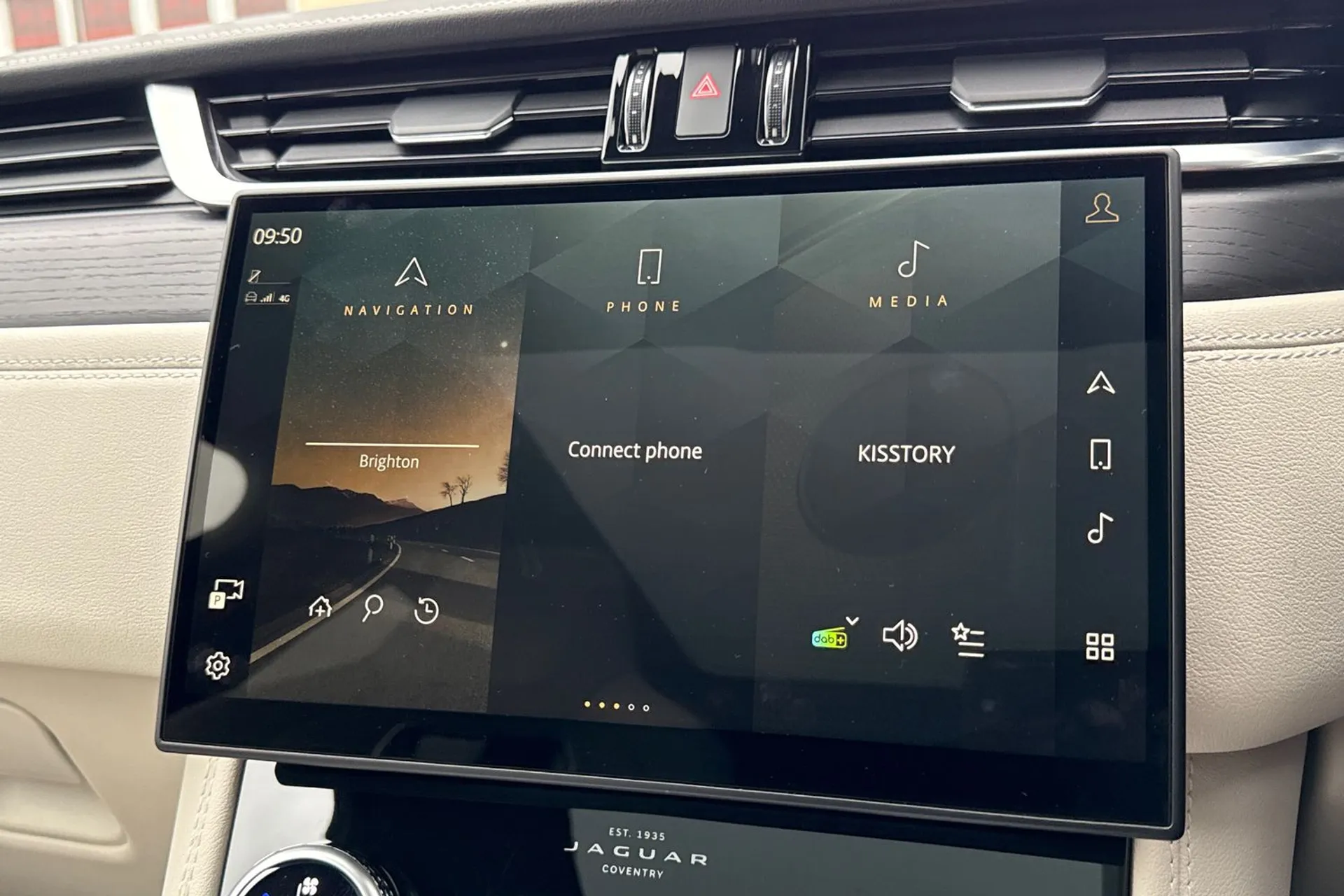 Jaguar F-PACE thumbnail image number 60