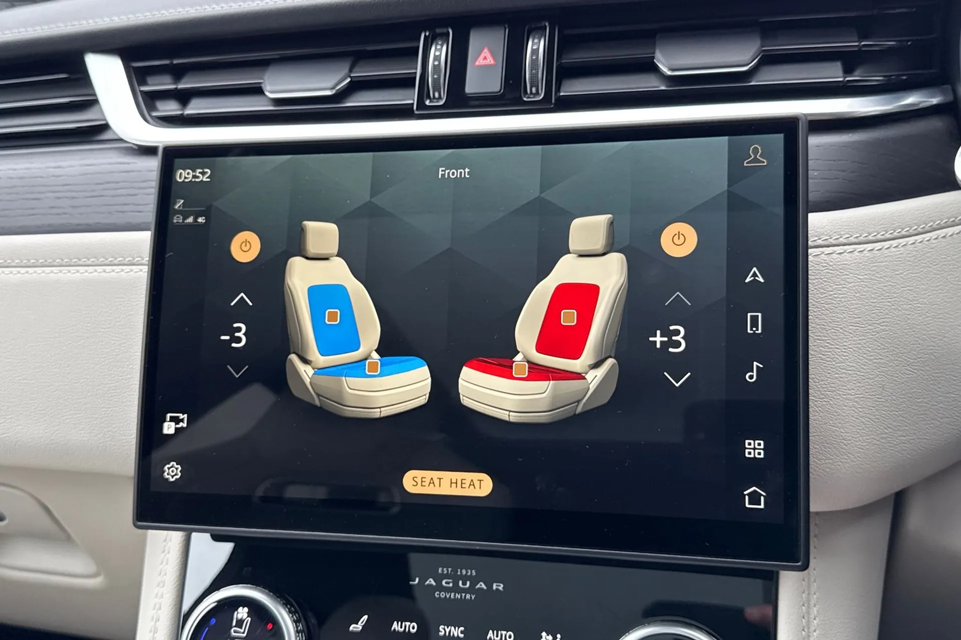 Jaguar F-PACE thumbnail image number 23