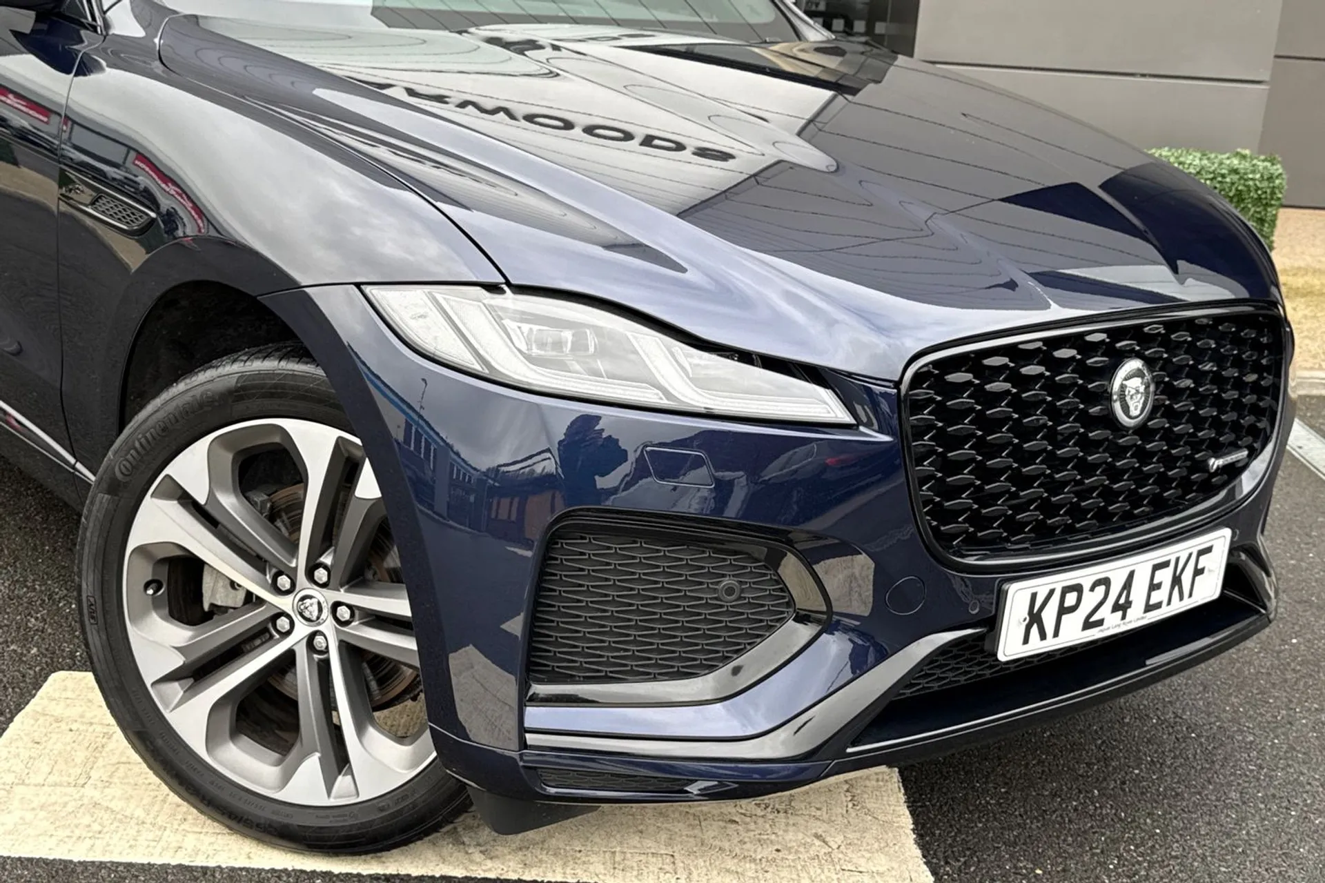 Jaguar F-PACE thumbnail image number 18