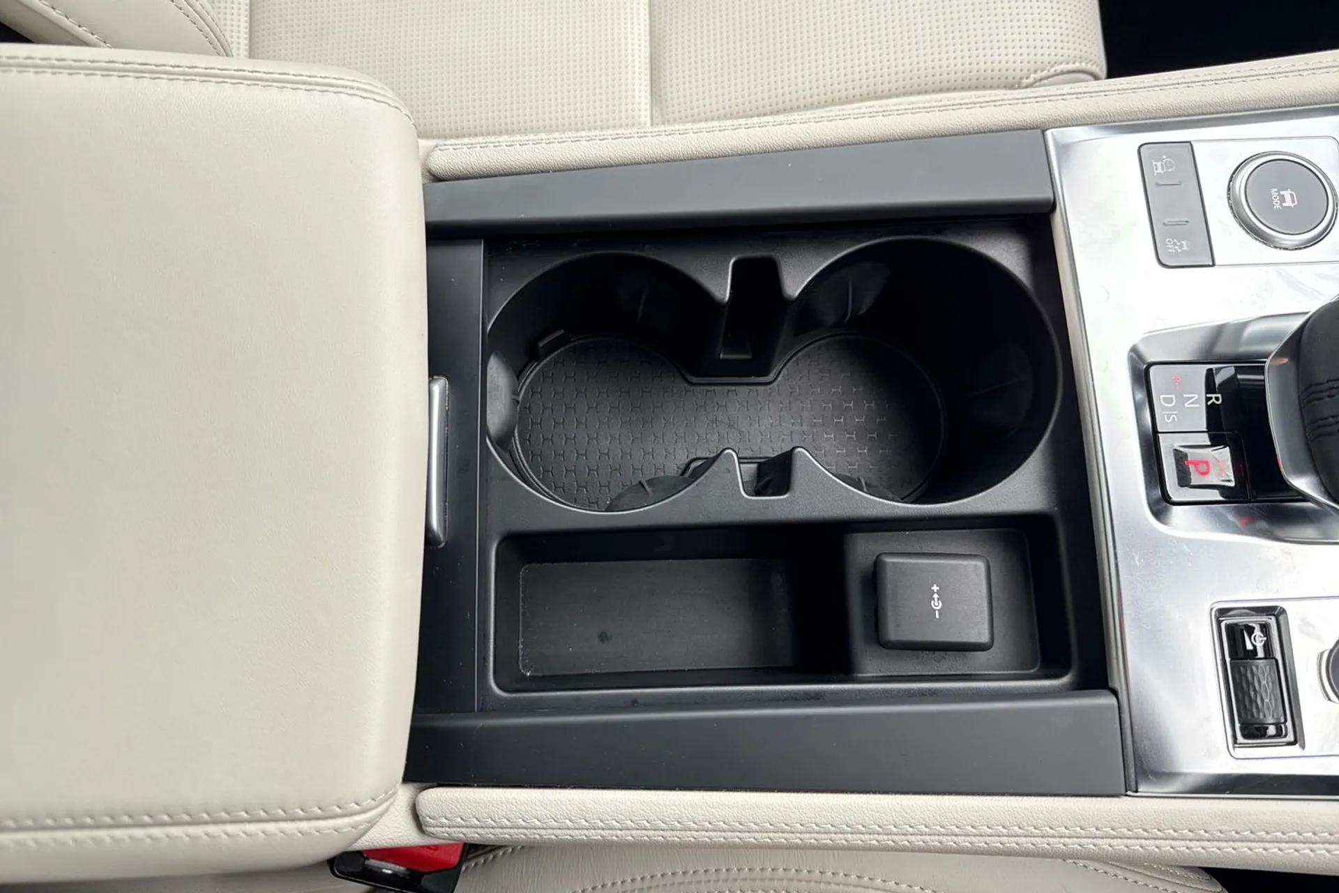 Jaguar F-PACE thumbnail image number 57