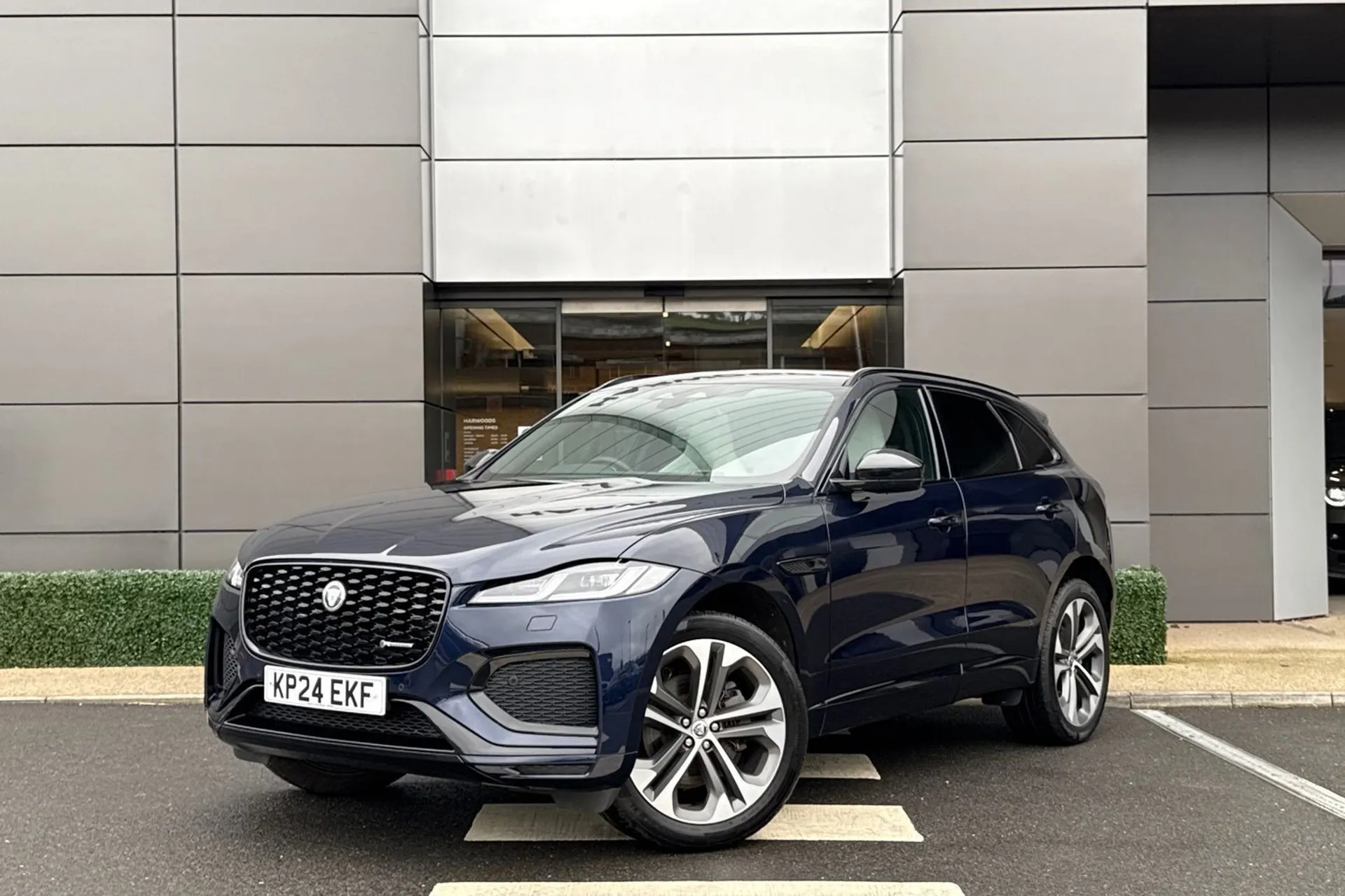 Jaguar F-PACE thumbnail image number 7