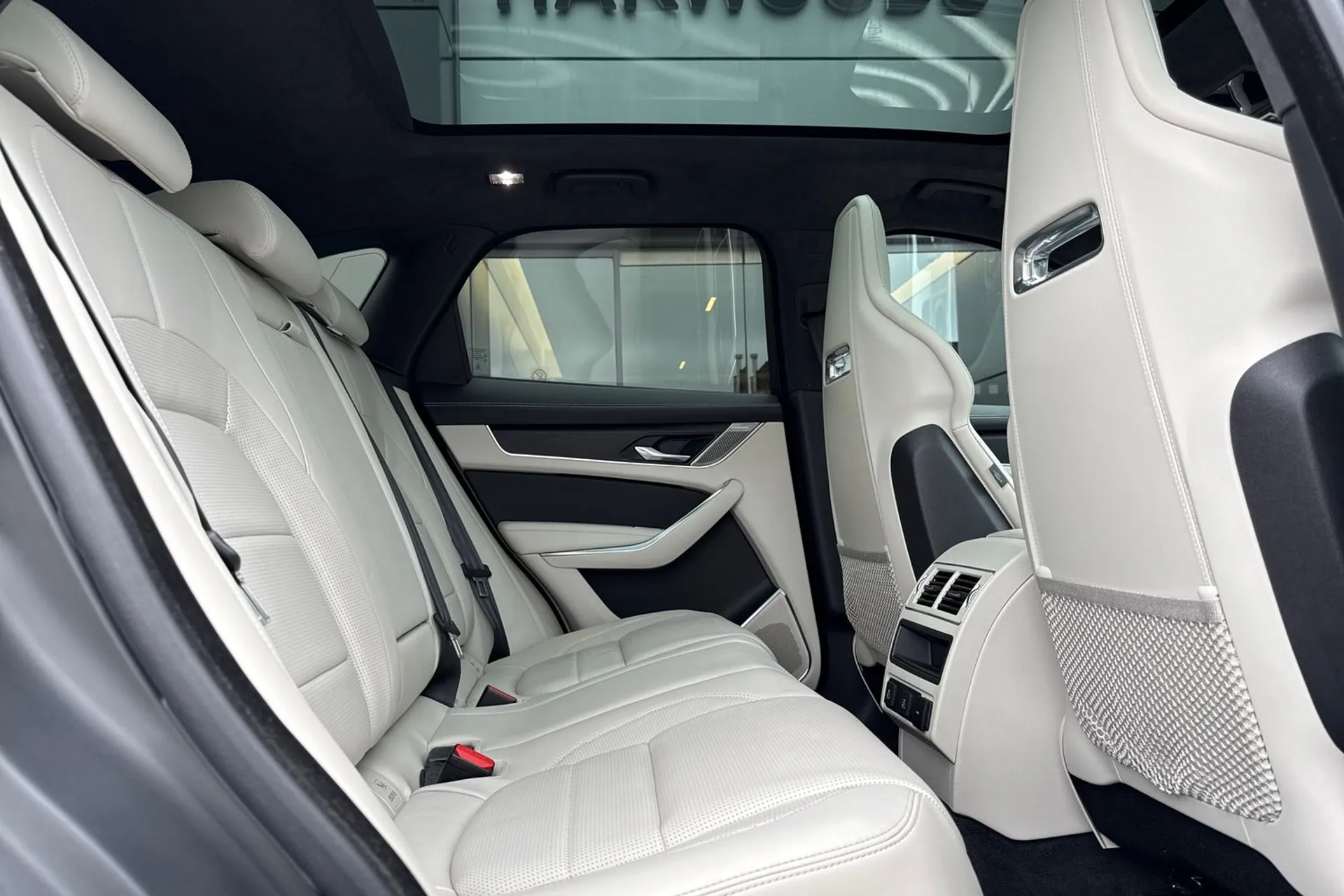 Jaguar F-PACE thumbnail image number 43