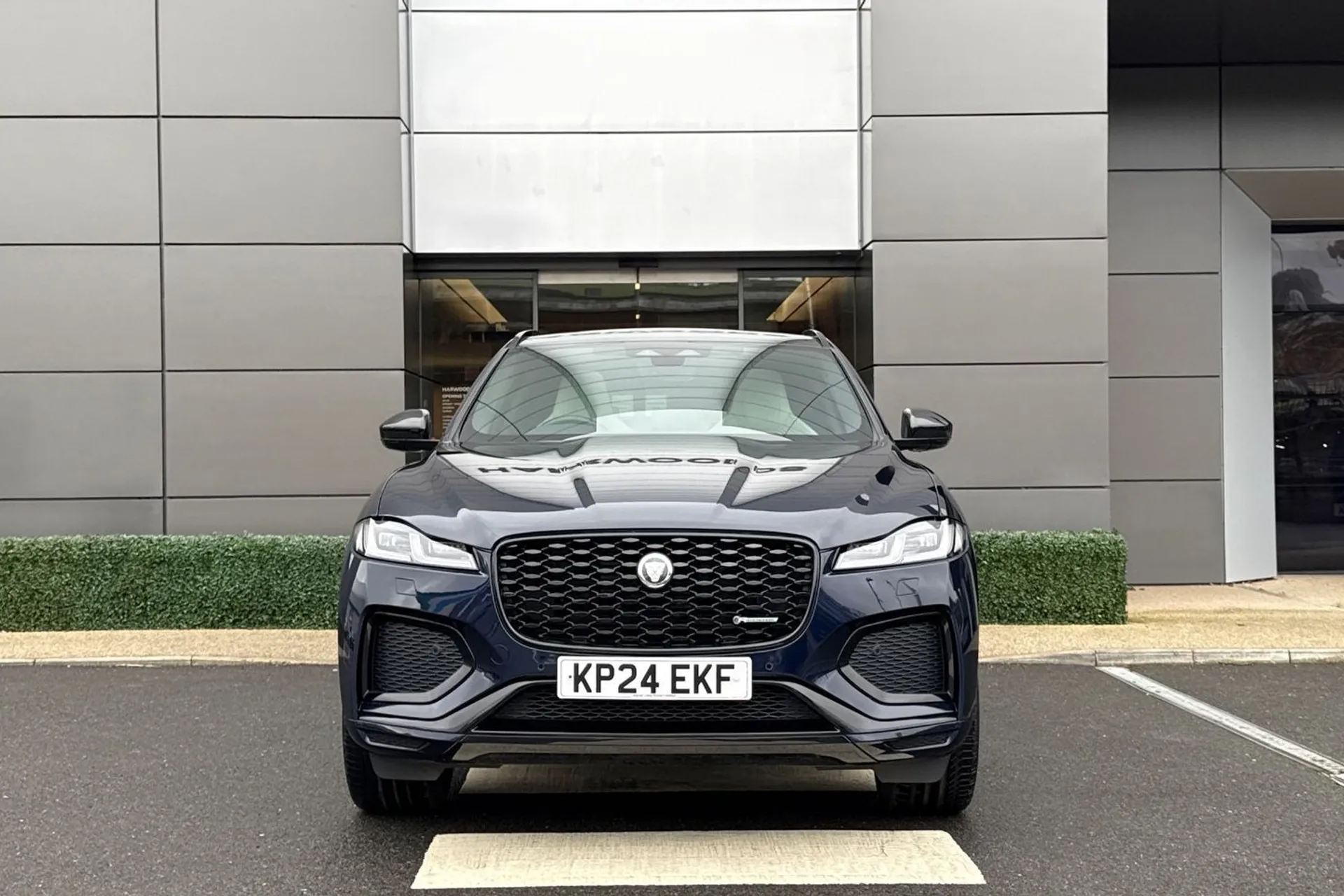 Jaguar F-PACE thumbnail image number 10