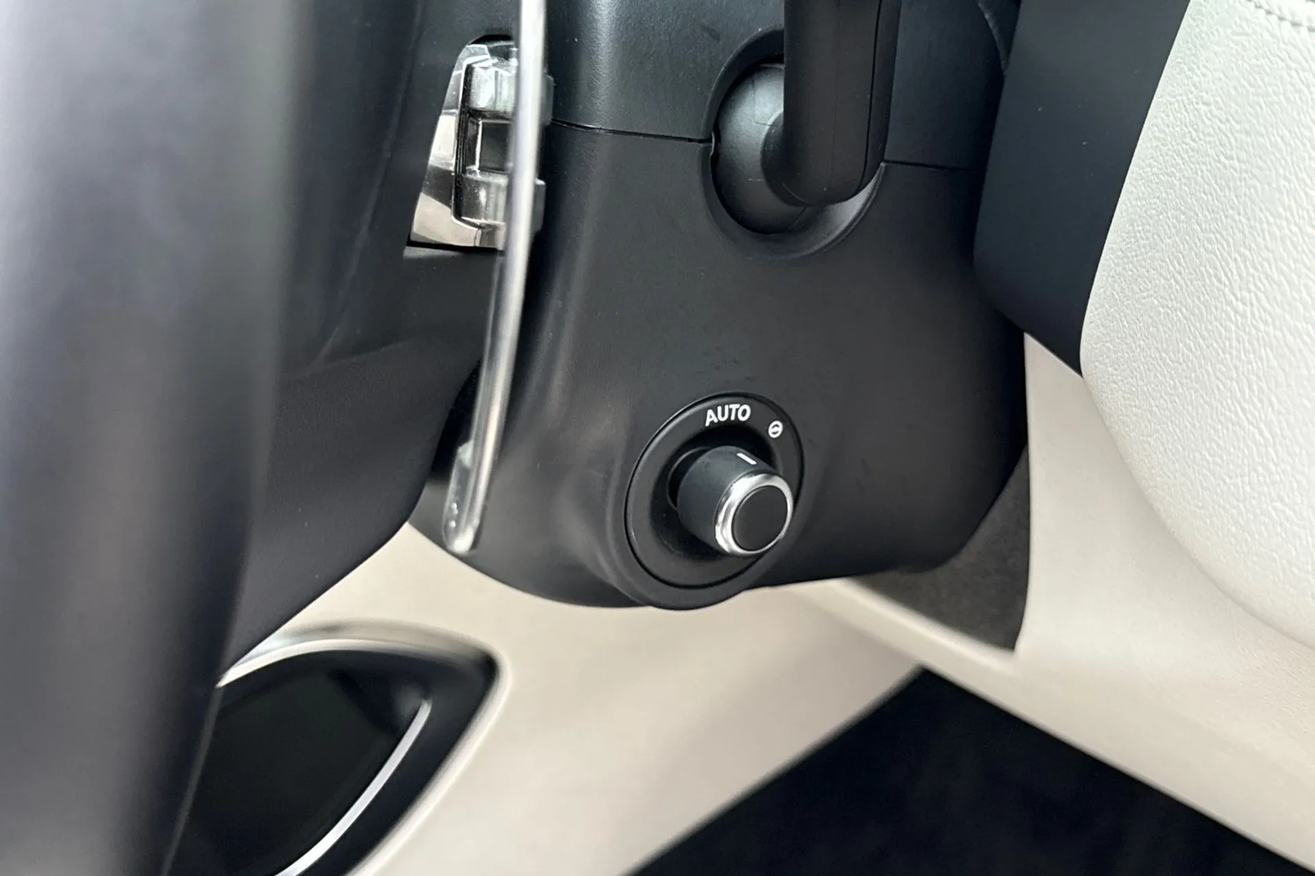 Jaguar F-PACE thumbnail image number 24