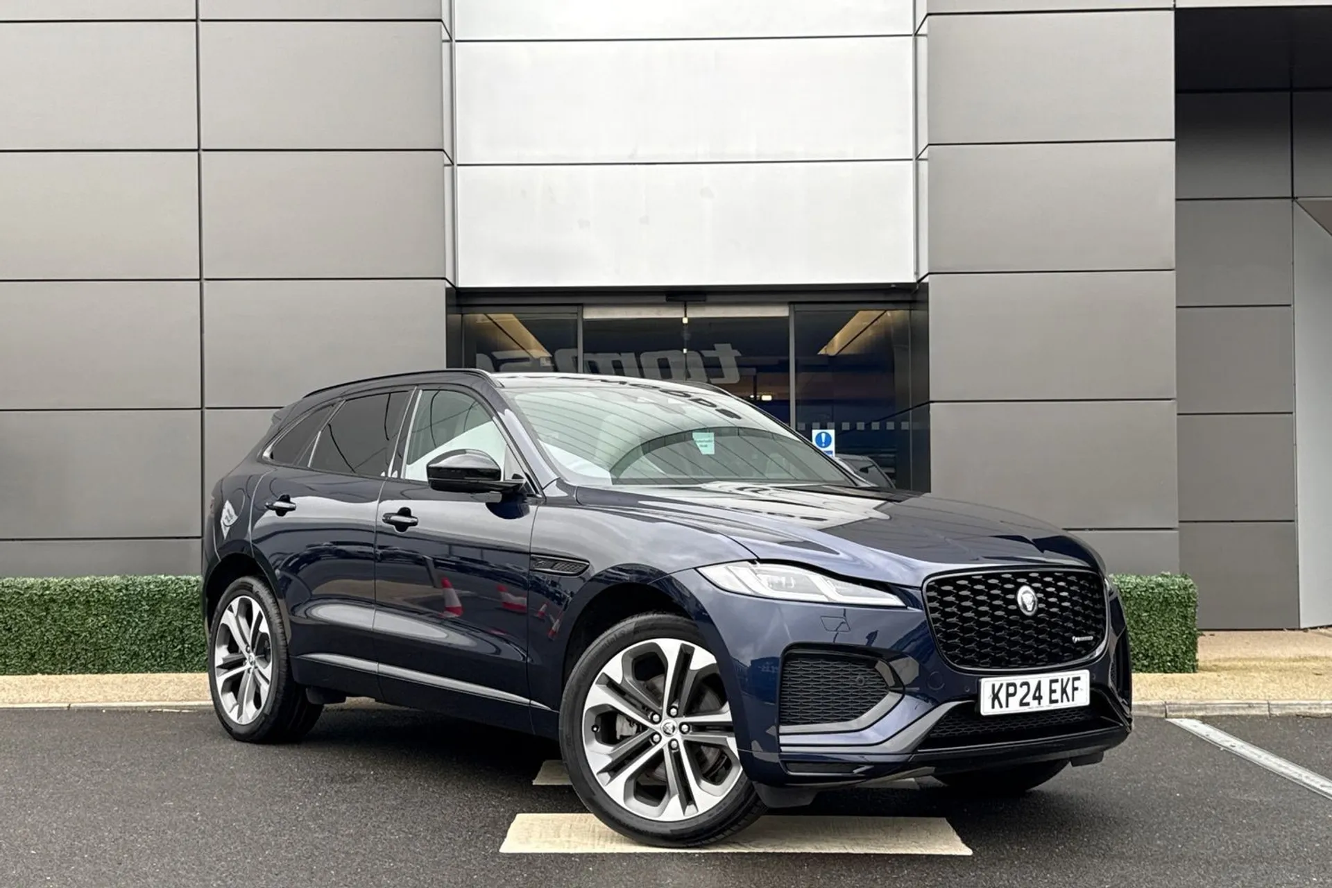 Jaguar F-PACE focused image