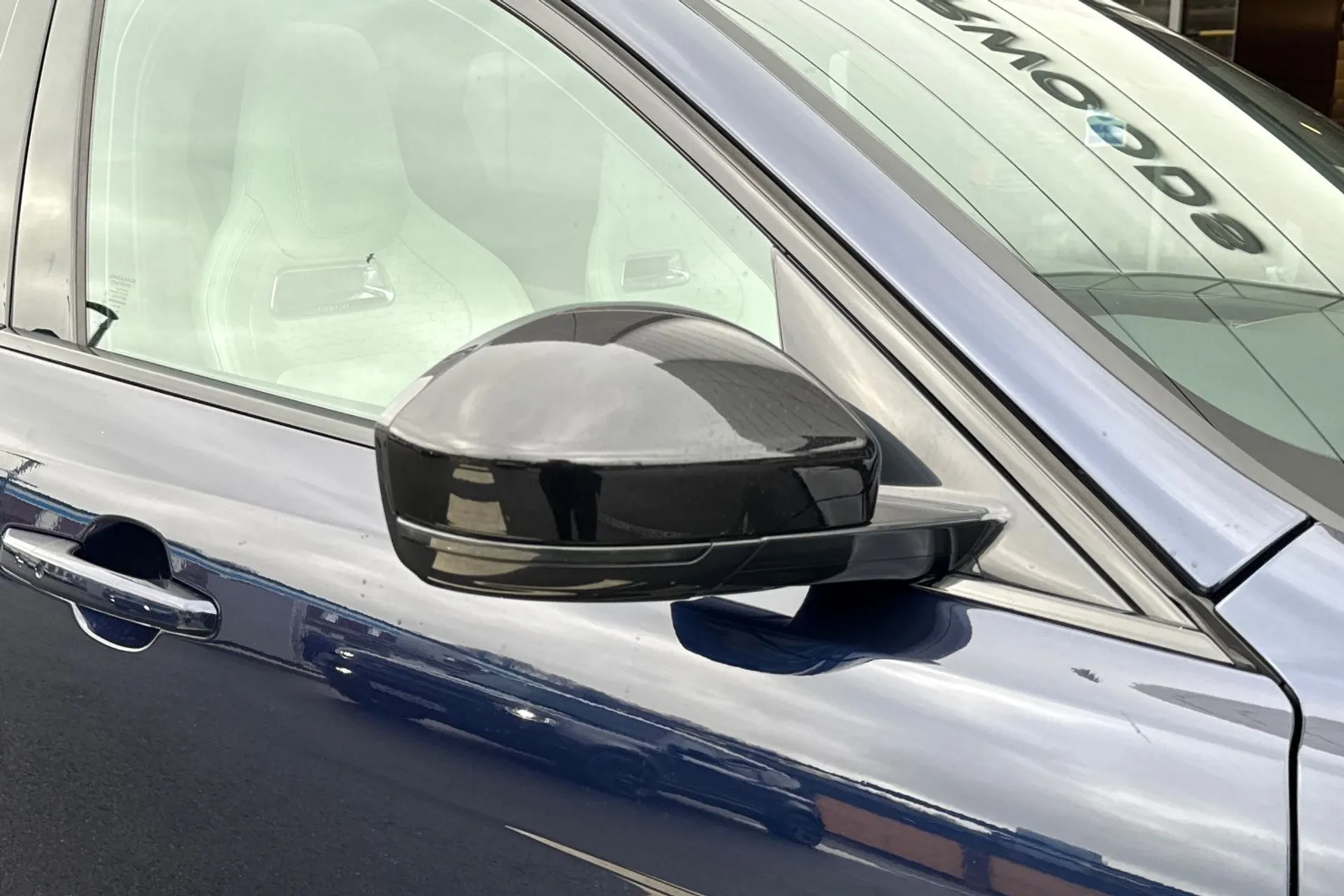 Jaguar F-PACE thumbnail image number 31