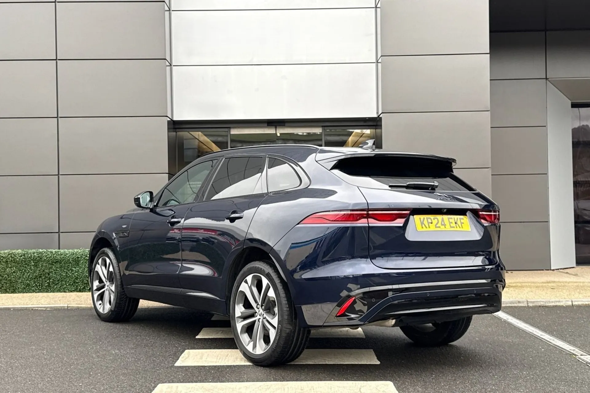 Jaguar F-PACE thumbnail image number 15