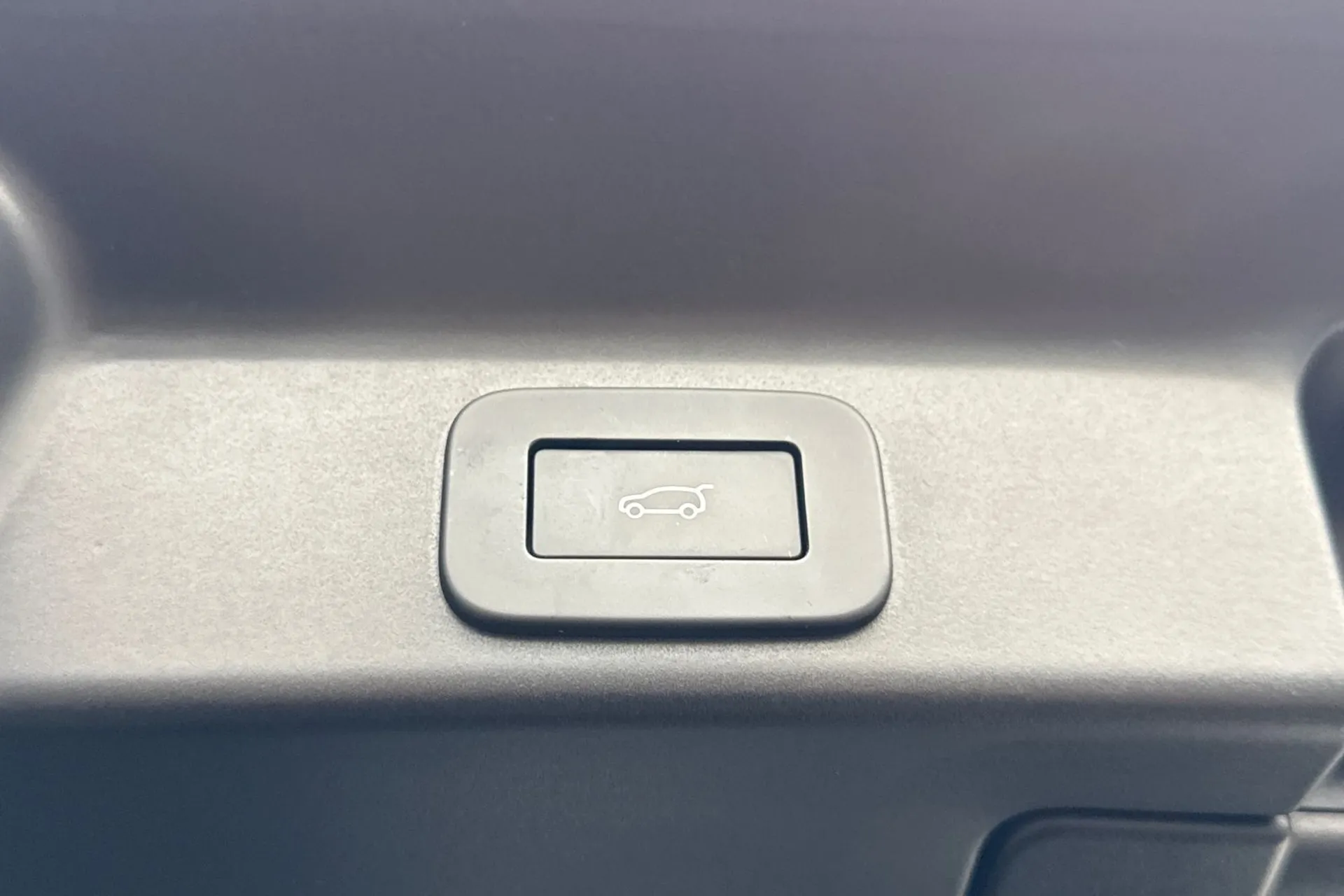 Jaguar F-PACE thumbnail image number 42