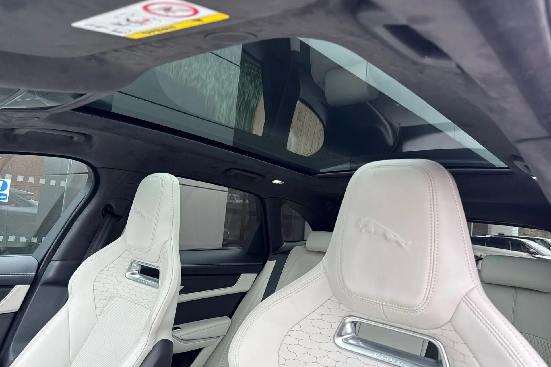 Jaguar F-PACE thumbnail image number 52