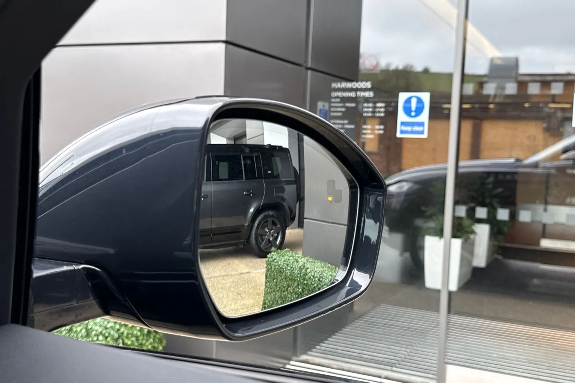 Jaguar F-PACE thumbnail image number 16