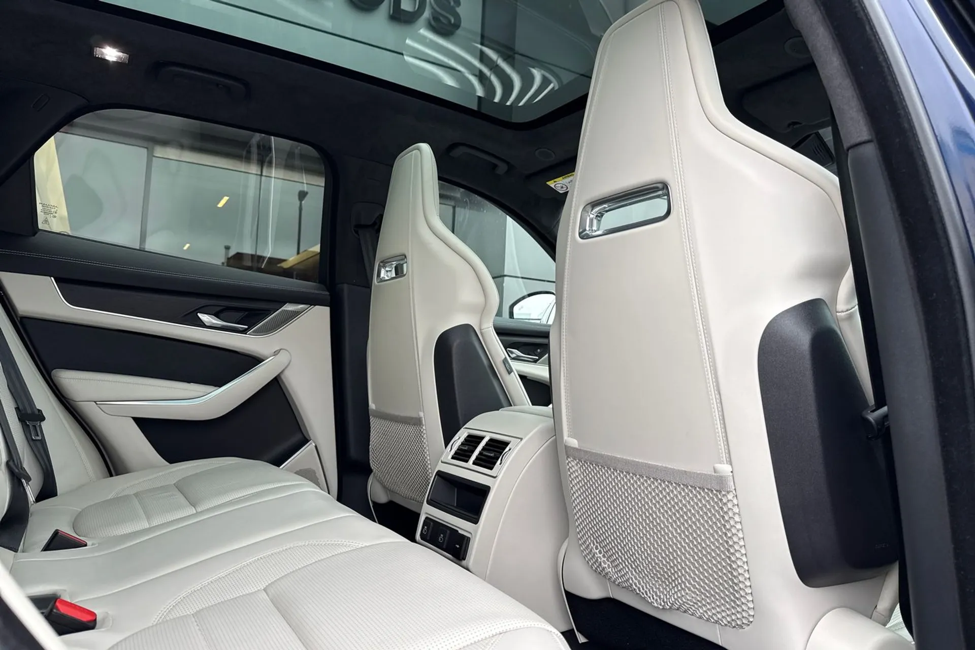 Jaguar F-PACE thumbnail image number 44